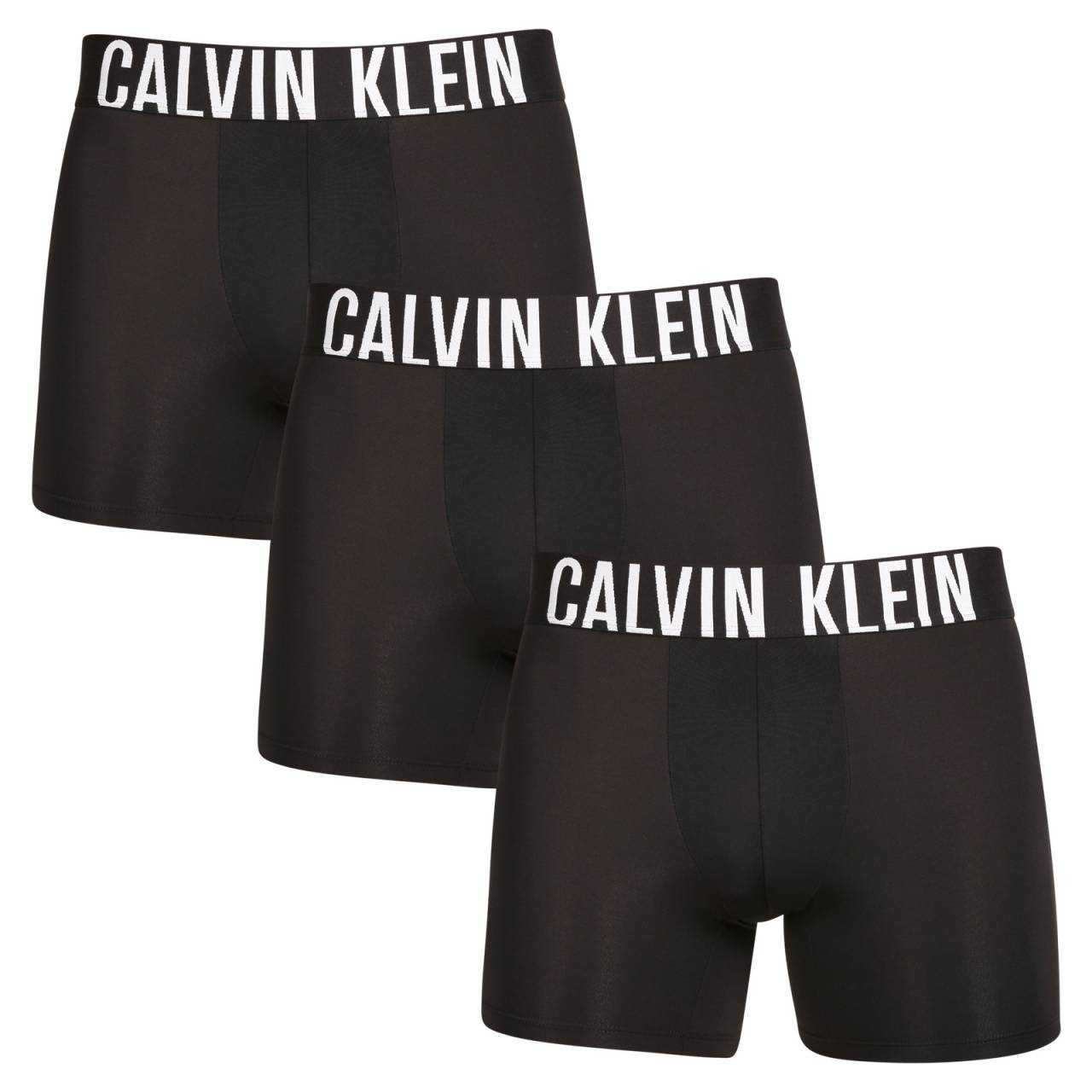 3PACK pánske boxerky Calvin Klein čierne (NB3612A-UB1) XL, trenky.
Chcete boxerky, ktoré ponúkajú maximálne pohodlie, moderný dizajn a špičkovú kvalitu?
Prvotriedny materiál pre celodenné pohodlie
Tieto boxerky sú vyrobené z kombinácie polyesteru a elastanu, čo poskytuje dokonalú kombináciu mäkkosti, pružnosti a odolnosti.
Moderný dizajn a dokonalý strih
Minimalistický vzhľad s elastickým pásom dopĺňa logo Calvin Klein, ktoré dodáva boxerkám luxusný a sofistikovaný štýl.
Prečo si boxerky Calvin Klein zamilujete?

Ľahký a priedušný materiál: Ideálne na každodenné nosenie aj náročné športové aktivity.
Dlhšia nohavička: Poskytuje lepšie krytie a oporu, nezhrňuje sa a neškrtí.
Rýchloschnúce a odolné: Ideálne na aktívny životný štýl.
Nadčasový dizajn: minimalistický dizajn a luxusný vzhľad značky Calvin Klein.

Spodnú bielizeň Calvin Klein milujú ľudia na celom svete.
Pánska spodná bielizeň Calvin Klein patrí k stáliciam módneho priemyslu.
Ako sa starať o boxerky?
Aby si vaše boxerky zachovali dokonalý tvar a kvalitu čo najdlhšie, dodržiavajte tieto pokyny:

Praní: Doporučujeme prát na 30 °C s jemným pracím prostředkem.
Žehlení: Nedoporučuje se, aby nedošlo k poškození materiálu.
Sušenie: Sušenie v sušičke sa neodporúča, radšej sušte voľne na vzduchu.

Tip: Nájsť ten správny kus spodnej bielizne, ktorý vám dokonale padne, môže byť náročné.