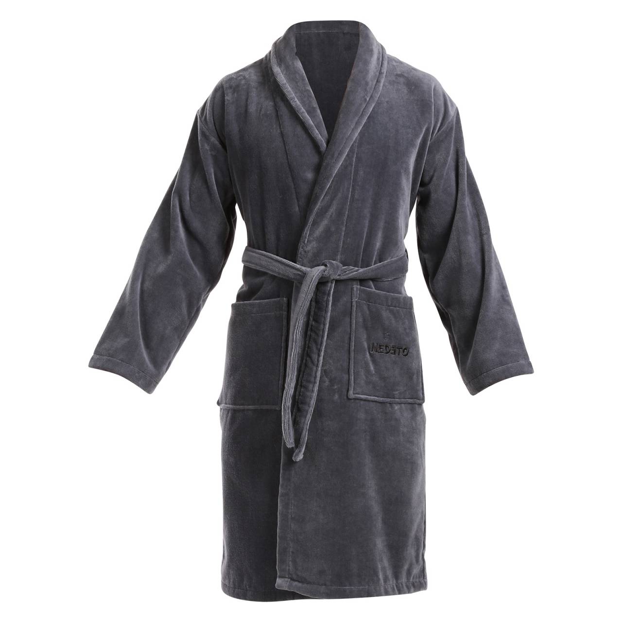 Kopalni plašč Nedeto siva (NZ003) L.
Uživajte v občutku razkošja in udobja z mehkim kopalnim plaščem Nedeto.
Naravni material za maksimalno udobje
Kopalni plašč je izdelan iz 100-odstotnega bombaža, ki je mehak in prijeten na otip, hkrati pa odlično vpija vlago.
Elegantna zasnova s praktičnimi podrobnostmi
Ta halja je klasičnega kroja s šalovim ovratnikom in pasom za zavezovanje, s katerim jo lahko prilagodite svojim potrebam.
Zakaj izbrati župana Nedeta

Kakovostni material: 100 % bombaž za največje udobje in vpojnost.
Elegantna zasnova: Klasična barva in praktičen kroj sta primerna za vsako priložnost.
Univerzalna uporaba: Idealen za domače udobje, dobro počutje in kot darilo.

Spodnje perilo Nedeto prinaša eleganco v vsak dan
Blagovna znamka Nedeto je ena od naših zasebnih blagovnih znamk, zato vam bomo dali roko za kakovost naših boksaric, hlačk, nogavic, pižam in kopalnih plaščev.
Kako skrbeti za svojo haljo Nedeto?
Če želite zagotoviti, da bo vaša halja dolgo ostala v odličnem stanju, vam priporočamo, da upoštevate naslednje smernice.

Pralnica: Perite pri 30 °C z blagim pralnim sredstvom, da ohranite mehkobo bombaža.
Sušenje: Sušenje v sušilniku ni priporočljivo - sušenje na zraku je najboljši način za podaljšanje življenjske dobe materiala.
Likanje: Po potrebi lahko haljo zlikate na nizki temperaturi, da ohranite njen gladek videz.

Nasvet: Iskanje pravega spodnjega perila, ki se vam popolnoma prilega, je lahko izziv.