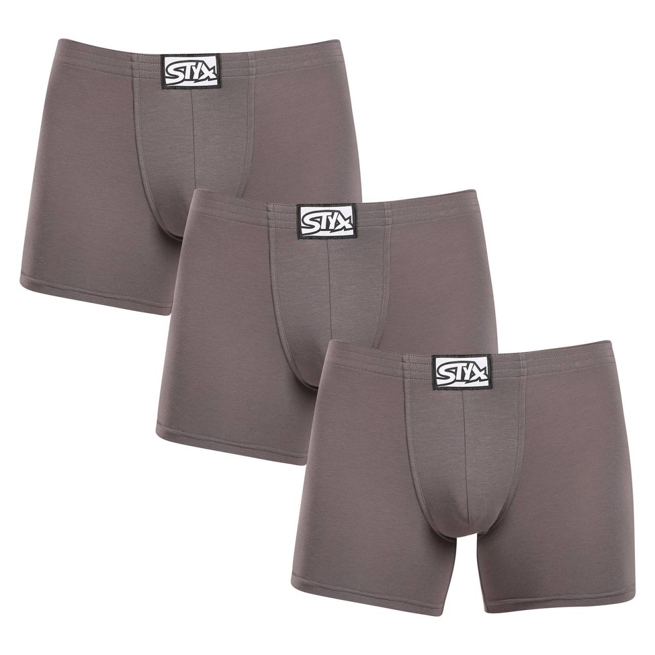 3PACK pánske boxerky Styx long klasická guma tmavo sivé (3F1063) XXL, trenky.
Hľadáte dokonalú kombináciu pohodlia, štýlu a kvality?
Prvotriedny materiál pre dokonalé pohodlie
Tieto boxerky sú vyrobené z jedinečnej zmesi bavlny, modalu a elastanu.
Perfektne padnúce a pohodlné klasické elastické
Pánske boxerky Styx majú dlhšie nohavičky, ktoré zabraňujú nepríjemnému zrolovaniu a zaisťujú maximálne pohodlie pri akomkoľvek pohybe.
Prečo si boxerky Styx zamilujete

Prvotriedna kombinácia bavlny a modalu: Mäkká, priedušná a príjemná na telo.
Dlhšia nohavička: Zabraňuje žmolkovaniu a zaisťuje väčšie pohodlie.
Klasický elastický pás: Netlačí, ale pevne drží na svojom mieste.
Vhodné na bežné nosenie a šport: Skvelá voľba pre aktívnych mužov.
Vyrobené v ČR: Česká kvalita a precízne spracovanie.

Spodná bielizeň Styx patrí medzi najobľúbenejšie.
Česká značka Styx je medzi zákazníkmi známa najmä vďaka spodnej bielizni s neotrelými vzormi vo výrazných farbách.
Ako sa starať o boxerky Styx?
Aby vaše obľúbené boxerky vydržali dlho v dobrom stave, odporúčame dodržiavať tieto tipy:

Pranie: Odporúčame prať na 30 ° C, aby si materiál zachoval svoju jemnosť a elasticitu.
Sušenie: Nevhodné do sušičky, aby sa predišlo strate pružnosti a poškodeniu vlákien.
Žehlenie: Pokiaľ je potrebné, je možné žehliť na nízku teplotu, ale odporúčame žehliť naruby.

Tip: Nájsť ten správny kus spodnej bielizne, ktorý vám dokonale padne, môže byť náročné.