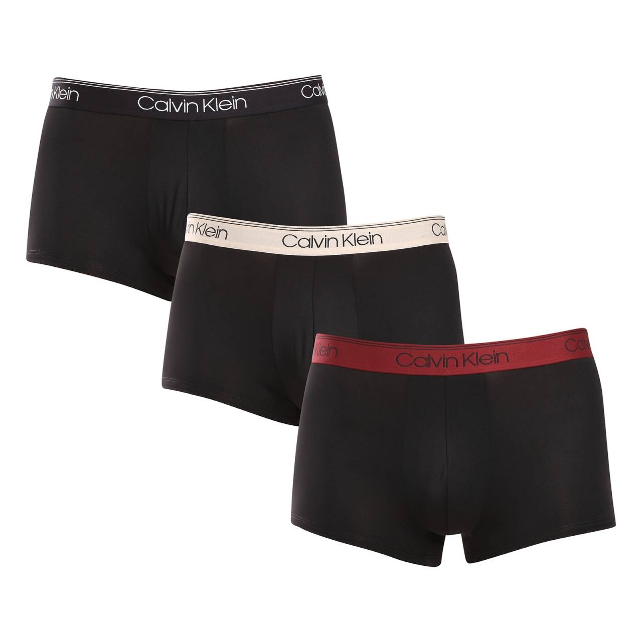 3PACK pánske boxerky Calvin Klein čierne (NB2569A-Q84) S, trenky.
Chcete boxerky, ktoré ponúkajú maximálne pohodlie, moderný dizajn a špičkovú kvalitu?
Prvotriedny materiál pre celodenné pohodlie
Tieto boxerky sú vyrobené z kombinácie polyesteru a elastanu, čo poskytuje dokonalú kombináciu mäkkosti, pružnosti a odolnosti.
Moderný dizajn a dokonalý strih
Minimalistický vzhľad s elastickým pásom dopĺňa logo Calvin Klein, ktoré dodáva boxerkám luxusný a sofistikovaný štýl.
Prečo si boxerky Calvin Klein zamilujete?

Ľahký a priedušný materiál: Ideálne na každodenné nosenie aj náročné športové aktivity.
Dlhšia nohavička: Poskytuje lepšie krytie a oporu, nezhrňuje sa a neškrtí.
Rýchloschnúce a odolné: Ideálne na aktívny životný štýl.
Nadčasový dizajn: minimalistický dizajn a luxusný vzhľad značky Calvin Klein.

Spodnú bielizeň Calvin Klein milujú ľudia na celom svete.
Pánska spodná bielizeň Calvin Klein patrí k stáliciam módneho priemyslu.
Ako sa starať o boxerky?
Aby si vaše boxerky zachovali dokonalý tvar a kvalitu čo najdlhšie, dodržiavajte tieto pokyny:

Praní: Doporučujeme prát na 30 °C s jemným pracím prostředkem.
Žehlení: Nedoporučuje se, aby nedošlo k poškození materiálu.
Sušenie: Sušenie v sušičke sa neodporúča, radšej sušte voľne na vzduchu.

Tip: Nájsť ten správny kus spodnej bielizne, ktorý vám dokonale padne, môže byť náročné.