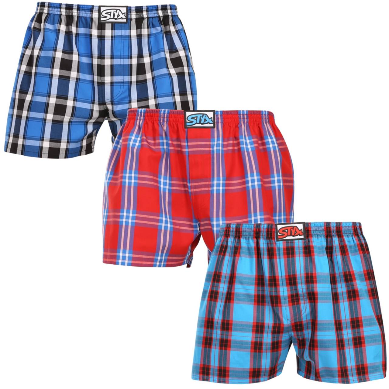 3PACK pánske trenky Styx klasická guma nadrozmer viacfarebné (3E110810) 3XL, trenírky.
Doprajte si štýl a pohodlie s pánskymi šortkami Styx v pestrých farbách a originálnom dizajne.
Mäkký materiál pre celodenné pohodlie
Šortky Styx sú vyrobené zo 100 % bavlny, ktorá ponúka mäkkosť a priedušnosť aj pri celodennom nosení.
Originálny dizajn a pohodlné nosenie
Šortky Styx vnesú do vášho šatníka hravosť a jedinečný štýl vďaka odvážnym farbám a originálnym potlačiam.
Prečo si zaobstarať šortky Styx?

Vyrobené v Českej republike s dôrazom na kvalitu a precíznosť.


Materiál zo 100 % bavlny pre mäkkosť a pohodlie.


Originálne a zábavné vzory, ktoré vás odlíšia.

Kvalita z Českej republiky, to je spodná bielizeň Styx
Spodná bielizeň Styx sa kompletne vyrába v Českej republike.
Ako sa starať o šortky Styx
Ak chcete zachovať kvalitu a pohodlie svojich šortiek, postupujte podľa týchto pokynov:

Pranie: Perte pri maximálnej teplote 30 °C, aby ste zachovali intenzívne farby a mäkkosť bavlny.


Sušenie: Neodporúčame sušenie v bubnovej sušičke, radšej ich nechajte voľne uschnúť na vzduchu.


Žehlenie: Šortky môžete žehliť pri nízkej teplote, aby mali hladký vzhľad.

Tip: Staňte sa expertom na údržbu spodnej bielizne vďaka tipom v našom článku a doprajte svojim obľúbeným kúskom starostlivosť, akú si zaslúžia.