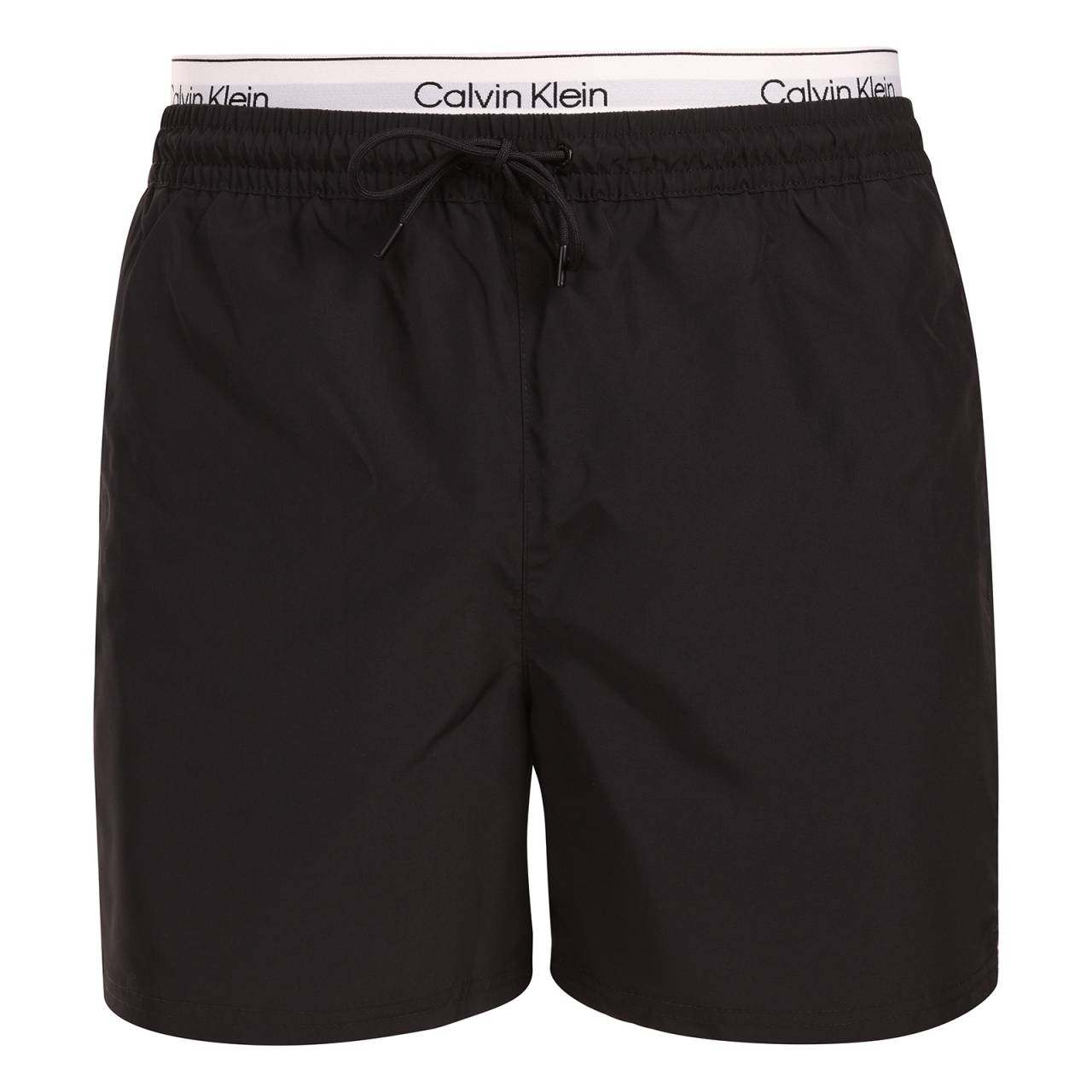 Pánske plavky Calvin Klein čierne (N61023-UB1) 4XL.
Predstavujeme vám pánske plavky Calvin Klein, ktoré kombinujú ikonický dizajn značky s modernými prvkami.
Kvalita Calvin Klein, ktorá vás nesklame
Plavky Calvin Klein sú vyrobené z polyesteru, čo zaručuje špičkovú kvalitu a zároveň podporuje udržateľnosť.
Premyslený dizajn pre vaše pohodlie
Plavky Calvin Klein sú navrhnuté s ohľadom na pohodlie a štýl.
Prečo by plavky Calvin Klein nemali chýbať vo vašom šatníku?

Udržateľnosť: Plavky sú vyrobené z polyesteru, čím sa znižuje vplyv na životné prostredie.
Rýchloschnúca technológia: Moderný materiál vám zaručí maximálne pohodlie počas celého dňa.
Štýlový a moderný dizajn: Calvin Klein jednoducho nikdy nevyjde z módy.
Perfektná voľba: Budete hviezdou nielen na pláži, ale aj na párty pri bazéne alebo pri akomkoľvek vodnom športe.

Spodná bielizeň Calvin Klein vám dodá jedinečný štýl
Pánska spodná bielizeň Calvin Klein patrí k stáliciam módneho priemyslu.
Ako sa starať o plavky Calvin Klein
Aby si plavky Calvin Klein dlhodobo zachovali svoju kvalitu a farbu, je dôležité dodržiavať správny postup údržby.


Pranie: Perte v práčke pri maximálnej teplote 30 °C a používajte jemný prací prostriedok, ktorý je šetrný k materiálu.


Sušenie: Plavky nesušte v sušičke - radšej ich nechajte voľne schnúť na vzduchu v tieni, aby ste zabránili vyblednutiu žiarivo červenej farby.


Skladování: Po úplném uschnutí skladuj plavky na suchém a dobře větraném místě, abys předešel případné tvorbě plísní.


Tip: Nájsť ten správny kus spodnej bielizne, ktorý vám dokonale padne, môže byť náročné.