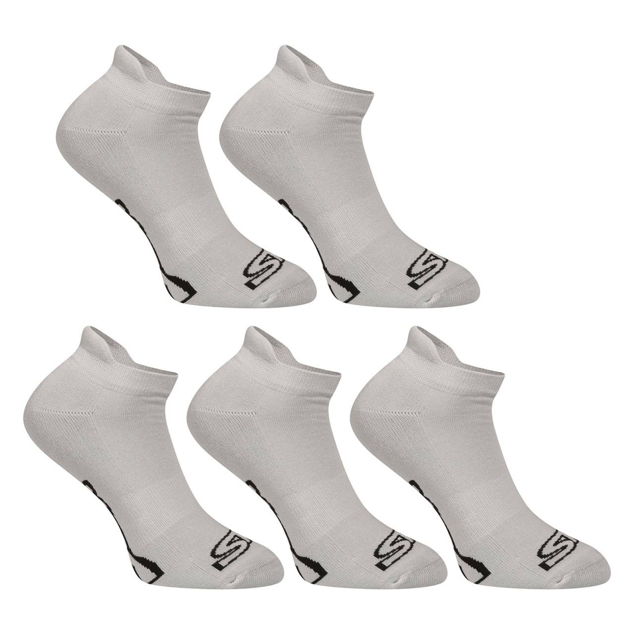 5PACK ponožky Styx nízke šedé (5HN1062) S.
Doprajte si prvotriedne pohodlie s nízkymi ponožkami Styx.
Kvalitný materiál pre celodenné pohodlie
Ponožky Styx sú vyrobené zo zmesi bavlny a umelých vlákien.
Nízky strih a minimalistický dizajn
Tieto ponožky majú nízky strih, ktorý je ideálny na nosenie s teniskami alebo inou nízkou obuvou.
Prečo si zaobstarať ponožky Styx

Vyrobené v Českej republike: Záruka vysokej kvality a odolnosti.


Kombinácia pohodlných materiálov: Bavlna pre mäkkosť, elastan pre pružnosť a syntetické materiály pre odolnosť.


Nízky strih: Ideálne na každodenné nosenie a športové aktivity s nízkou obuvou.


Pohodlné balenie: Niekoľko párov v jednom balení na každý deň.

Spodná bielizeň Styx je jednou z najobľúbenejších
Česká značka Styx je medzi zákazníkmi známa najmä vďaka svojej spodnej bielizni s výraznými vzormi, ktoré majú dokonale mladistvý vzhľad.
Ako sa starať o ponožky Styx
Aby ste si udržali ponožky v skvelom stave, je dôležité dodržiavať tieto pokyny:

Pranie: Perte pri 40 °C s jemným pracím prostriedkom.


Sušička: Ponožky by sa nemali sušiť v sušičke.


Žehlenie: Ponožky nie je potrebné žehliť, vďaka elastickým vláknam si zachovajú svoj tvar bez potreby žehlenia.

Tip: Staňte sa expertom na údržbu spodnej bielizne vďaka tipom v našom článku a doprajte svojim obľúbeným kúskom starostlivosť, akú si zaslúžia.
