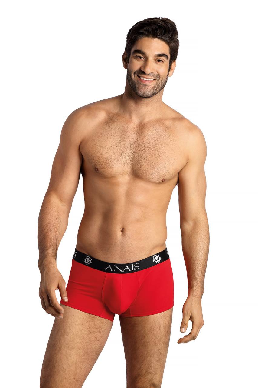Pánske boxerky Anais červené (Soul Boxer) 3XL, trenky.
Zabudnite na nudu a dodajte svojmu outfitu štipku odvahy aj pod nohavicami!
Príjemný materiál, v ktorom sa budete cítiť dobre
Boxerky Anais sú vyrobené zo zmesi umelých vlákien – to znamená ľahkosť a pružnosť.
Moderný dizajn a štýl pre odvážnych mužov
Toto nie je žiadna nudná spodná bielizeň.
Prečo si boxerky Anais zaručene obľúbite

Odvážny dizajn, ktorý zaujme: Výrazné farby a vzory vás odlíšia od davu.
Ľahký, elastický materiál: Ideálny pre aktívny životný štýl, výborne sedí a odvádza vlhkosť.
Kratšie nohavičky pre maximálnu voľnosť pohybu: Skvelé na teplé dni aj pod úzke nohavice.

Sexy spodná bielizeň Anais pre odvážnych mužov
Značka pánskeho spodného prádla Anais sa špecializuje na výrazné kúsky, ktoré si obľúbia predovšetkým muži, ktorí sa neboja.
Ako sa starať o boxerky Anais
Aby ti tvoje obľúbené boxerky robili radosť čo najdlhšie, odporúčame dodržiavať nasledujúce pokyny na údržbu.

Pranie: Per na maximálne 30 °C.
Sušenie: Nesuš v sušičke.
Žehlenie: Nežehli – materiál je odolný voči pokrčeniu a žehlením by sa mohol poškodiť.

Tip: Vaše obľúbené spodné prádlo si zaslúži jemné zaobchádzanie.