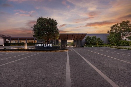 Thajsko Phuket Courtyard By Marriott Phuket Chalong Bay Resort 10 dňový pobyt Raňajky Letecky Letisko: Praha September 2026 (21/09/26-30/09/26)