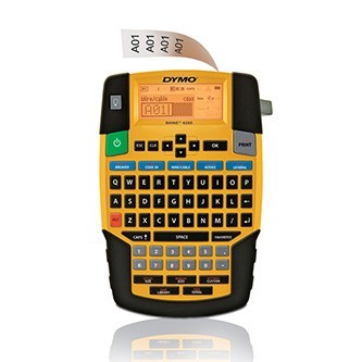 Dymo RHINO 4200 S0955990 tlačiareň samolepiacich štítkov.

Štítkovač DYMO Rhino™ 4200 umožňuje vytvárať štítky rýchlo – a podľa vašich predstáv.


Funkcie a výhody

• Klávesnica typu QWERTY známa z počítača pre rýchle a jednoduché zadávanie textu

• 4-riadkový displej

• Patentované klávesové skratky, ktoré umožňujú vytvárať a formátovať označenie vodičov/káblov, vlajky, čiarové kódy typu Code 39 a Code 128, štítky s pevnou dĺžkou, bežné štítky a modulové štítky

• Tlač štítkov v priemyselnej kvalite o šírke 6 mm, 9 mm, 12 mm a 19 mm na celú radu materiálov a farieb – a NAVYŠE tlač priamo na zmršťovacie bužírky

• Klávesa obľúbených položiek ponúka okamžitý prístup k najčastejšie používaným štítkom, symbolom a výrazom

• Klávesa vlastného nastavenia umožňuje vyhnúť sa opakovaniu rovnakých krokov vďaka možnosti nastavenia vlastných formátov štítkov

• Vopred naprogramovaná knižnica so 150 symbolmi a výrazmi z oblasti zabezpečenia, elektroinštalácie, profesionálnej audiovizuálnej techniky a správy budov

• Integrované gumové puzdro pomáha zabrániť poškodeniu pri náhodnom páde

• Veľký podsvietený displej je ľahko čitateľný aj v zle osvetlených priestoroch

• Automatické ukladanie / automatické vypnutie – predĺženie životnosti batérií bez straty aktuálnej práce

• Napájanie zabezpečuje 6 tužkových batérií (nie sú súčasťou balenia) – tiež je možné použiť lítium-iónový akumulátor s rýchlym nabíjaním (predáva sa ako príslušenstvo)
 Balenie obsahuje: štítkovač Dymo Rhino 4200, bielu vinylovú pásku (šírka 12 mm)