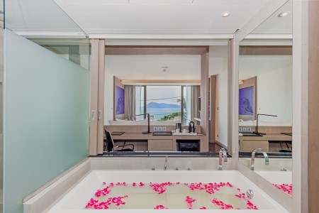 Thajsko Phuket Oceanfront Beach Resort & Spa 7 dňový pobyt Raňajky Letecky Letisko: Viedeň December 2026 (10/12/26-16/12/26)