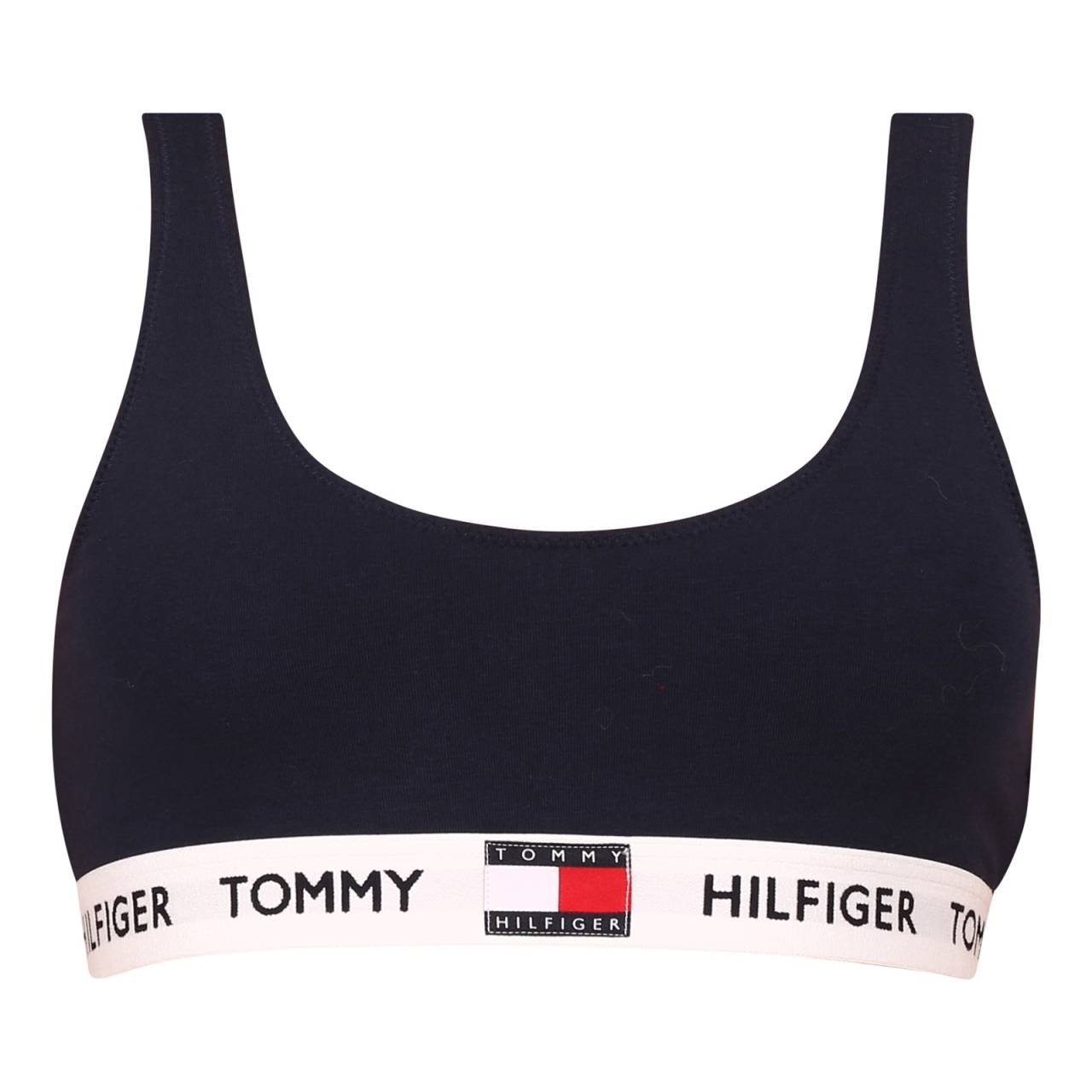 Dámska podprsenka Tommy Hilfiger modrá (UW0UW02225 CHS) XL.
Objavte kombináciu pohodlia, slobody a ikonického štýlu so športovou podprsenkou Tommy Hilfiger.
Bavlnené pohodlie na každodenné aktivity
Materiál podprsenky je mäkká a priedušná bavlna, ktorá je jemná k pokožke a ideálna na celodenné nosenie.
Štýlový dizajn, ktorý sa neomrzí
Jednoduché farebné prevedenie je elegantné a ľahko sa kombinuje s inou spodnou bielizňou a domácim oblečením.
Prečo si podprsenku Tommy Hilfiger zamilujete?

Ľahký materiál s príjemnou elasticitou, mäkký, prirodzený a pohodlný strih bez výstuží.
Minimalistický, nadčasový dizajn, štýlový lem s logom značky.
Skvelá voľba pre každodenné pohodlie bez kompromisov.

Tommy Hilfiger je značka pre všetky moderné ženy
Spodná bielizeň Tommy Hilfiger predstavuje dokonalú harmóniu medzi klasickým a moderným vzhľadom.
Ako sa starať o podprsenku Tommy Hilfiger
Aby váš nový obľúbený kúsok zostal dlho v skvelom stave, odporúčame dodržiavať tieto pokyny na starostlivosť.

Perte: Per pri maximálnej teplote 30 °C, najlepšie v ochrannom sáčku.
Sušenie: Nevhodné do sušičky - suš voľne na vzduchu, najlepšie položenú, aby si podprsenka udržala svoj tvar.
Žehlenie: Nežehliť - materiál je jemný a hladký sám o sebe, žehlenie nie je potrebné.

Tip: Staňte sa expertom na údržbu spodnej bielizne vďaka radám v našom článku a doprajte svojim obľúbeným kúskom starostlivosť, akú si zaslúžia.