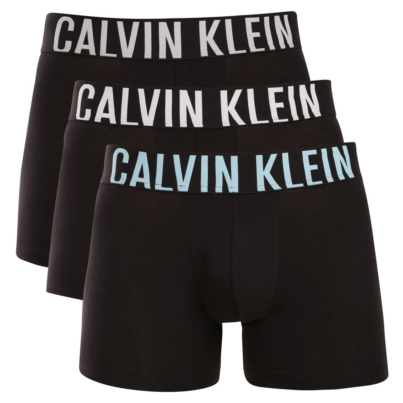 3PACK pánske boxerky Calvin Klein čierne (NB3609A-54L) XL, trenky.
Užívajte si maximálne pohodlie a luxus s pánskymi boxerkami Calvin Klein.
Kvalitný materiál pre celodenné pohodlie
Tieto boxerky sú vyrobené z prvotriednej zmesi bavlny a elastanu.
Elegantný dizajn a praktický strih
Tkaná guma s kontrastným logom Calvin Klein vytvárajú štýlový a nadčasový vzhľad.
Prečo si zamilujete boxerky Calvin Klein

Prvotriedny materiál: Kombinácia bavlny a elastanu zaručuje mäkkosť, priedušnosť a elasticitu pre maximálne pohodlie počas celého dňa.


Štýlový dizajn: Ikonické logo Calvin Klein s vyšívanou gumou dodáva boxerkám elegantný vzhľad vhodný na každú príležitosť.


Praktický strih: dlhšie nohavice a prispôsobivý strih poskytujú väčšie pohodlie a voľnosť pohybu, ideálne na bežné nosenie, do práce aj na voľný čas.

Spodnú bielizeň Calvin Klein milujú ľudia na celom svete
Pánska spodná bielizeň Calvin Klein patrí k stáliciam módneho priemyslu.
Ako sa starať o boxerky Calvin Klein
Aby si vaše nové boxerky zachovali svoj vzhľad a kvalitu čo najdlhšie, dodržiavajte tieto jednoduché pokyny:

Pranie: Perte ich pri maximálnej teplote 30 °C.


Sušenie: Sušenie v bubnovej sušičke sa neodporúča - najlepšou voľbou je sušenie na vzduchu.


Žehlenie: Boxerky nie je potrebné žehliť, čím ušetríte čas a námahu.

Tip: Hľadanie obľúbenej spodnej bielizne môže byť beh na dlhé trate, preto chceme, aby vám obľúbené kúsky dlho vydržali.