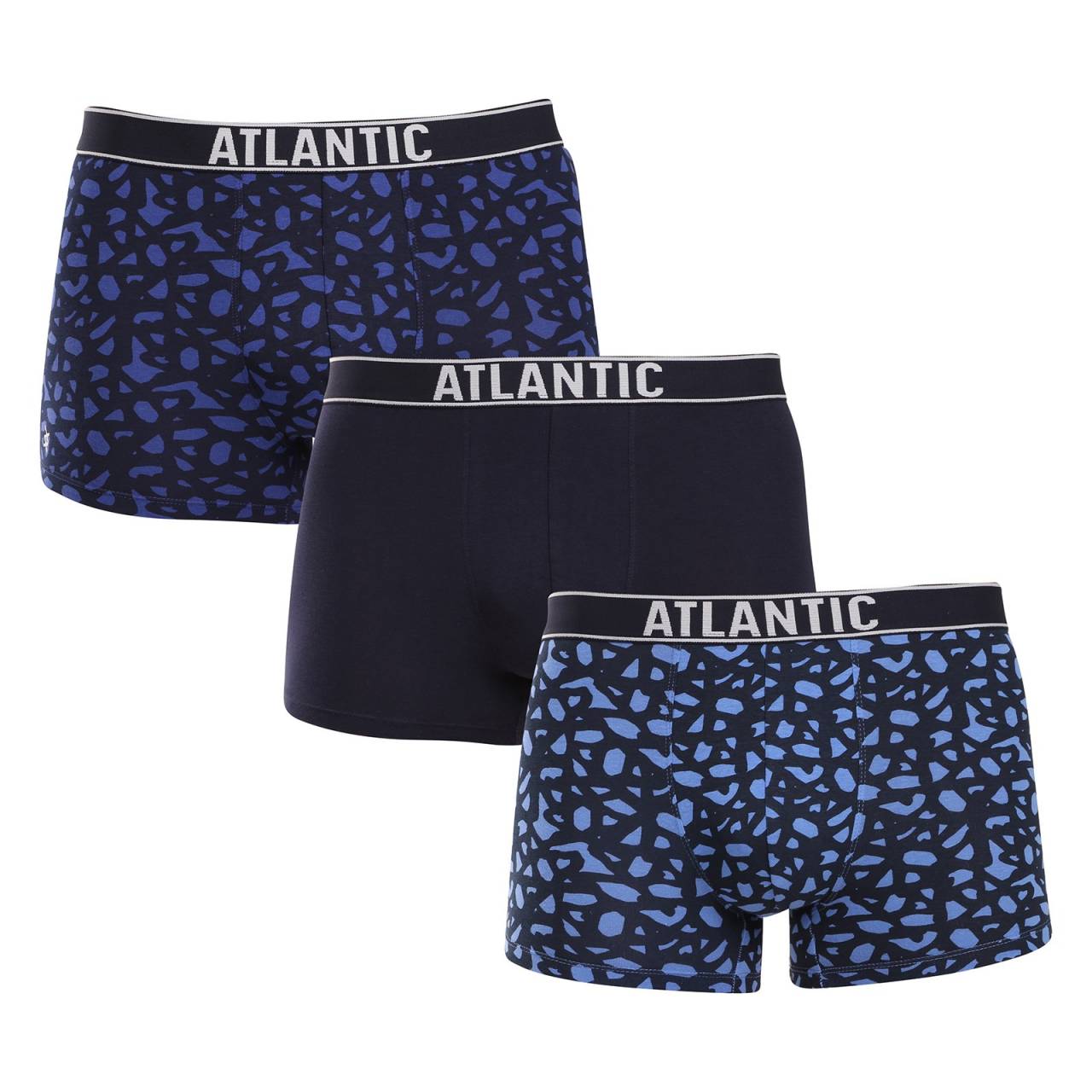 3PACK pánske boxerky Atlantic viacfarebné (3MH-173/NIE3) XXL, trenky.
Vylepšite svoj šatník s týmto výhodným balíkom pánskych boxeriek Atlantic.
Kvalitný materiál pre vaše maximálne pohodlie
Boxerky sú vyrobené zo zmesi bavlny a elastanu, ktorá im dodáva mäkkosť, priedušnosť a potrebnú pružnosť.
Jednoduchý dizajn pre štýlových mužov
Každé boxerky majú vykrojenú elastickú pásku s logom Atlantic, ktorá dodáva moderný vzhľad a zároveň udržiava boxerky bezpečne na mieste, nikde nič netlačí ani netrhá.
Prečo by ste mali vyskúšať boxerky Atlantic

Jednoduchý dizajn na každý deň: Boxerky, ktoré sa dajú ľahko kombinovať s iným oblečením a spestria váš šatník.


Pružný a pohodlný materiál: Kombinácia bavlny a elastanu poskytuje príjemný pocit na tele a dokonale sa prispôsobí vášmu pohybu.


Pevne tkaná guma: Guma s logom Atlantic nielen dobre vyzerá, ale zároveň zaisťuje, že boxerky zostanú na svojom mieste bez nepríjemného zaškrtenia.

Spodná bielizeň Atlantic spája pohodlie a moderný dizajn
Obľúbená poľská značka spodnej bielizne Atlantic vás presvedčí, že na kvalitné boxerky, trenírky alebo slipy nemusíte minúť celú výplatu.
Ako sa starať o boxerky Atlantic
Pre dlhú životnosť a zachovanie pohodlia je dôležitá správna starostlivosť.

Pranie: Boxerky odporúčame prať pri teplote 30°C, aby sa zachovala pružnosť a farba materiálu.


Sušenie: Neodporúčame sušenie v bubnovej sušičke, aby sa nepoškodila pružnosť elastanu.

Tip: Staňte sa expertom na údržbu spodnej bielizne vďaka tipom v našom článku a doprajte svojim obľúbeným kúskom starostlivosť, akú si zaslúžia.