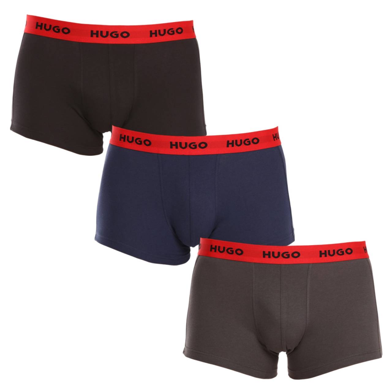3PACK Moške boksarice HUGO večbarvne (50469766 031) S.
Stavite na brezčasno eleganco in vrhunsko udobje z moškimi boksericami HUGO.
Material, ki se vam popolnoma prilagodi
Kombinacija visokokakovostnega bombaža s pridihom elastana zagotavlja optimalno kombinacijo udobja in prilagodljivosti.
Stil, ki govori sam zase
Trezna barvna shema je primerna za vse moške, ki ne marajo ekscentričnosti.
Zakaj vam bodo všeč bokserice HUGO

Vrhunski material v kombinaciji bombaža in elastana.
Elegantna zasnova v klasičnih barvah.
Krajše noge za večje udobje.

Spodnje perilo Hugo za ljubitelje udobja in razkošja
Blagovna znamka spodnjega perila Hugo spada v družino oblačil Hugo Boss in se odlikuje po kakovostnih materialih in natančni izdelavi.
Kako skrbeti za bokserje HUGO
Če želite, da bodo vaše najljubše bokserice dolgo zdržale, vam priporočamo, da upoštevate naslednje nasvete.

Pralnica: Pero ima temperaturo 40 °C.
Sušenje: Bokserje lahko sušite v sušilnem stroju na nežnem programu.
Likanje: Če je treba, jih likate na notranji strani pri nižji temperaturi.

Nasvet: Postanite strokovnjak za vzdrževanje spodnjega perila z z nasveti v našem članku in svojim najljubšim kosom zagotovite nego, ki si jo zaslužijo.
