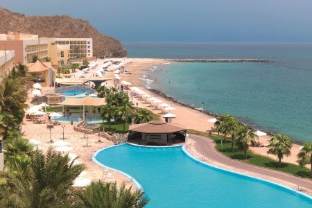 Spojené arabské emiráty Fujairah Radisson Blu Fujairah 6 dňový pobyt Raňajky Letecky Letisko: Praha January 2027 (30/01/27- 4/02/27)