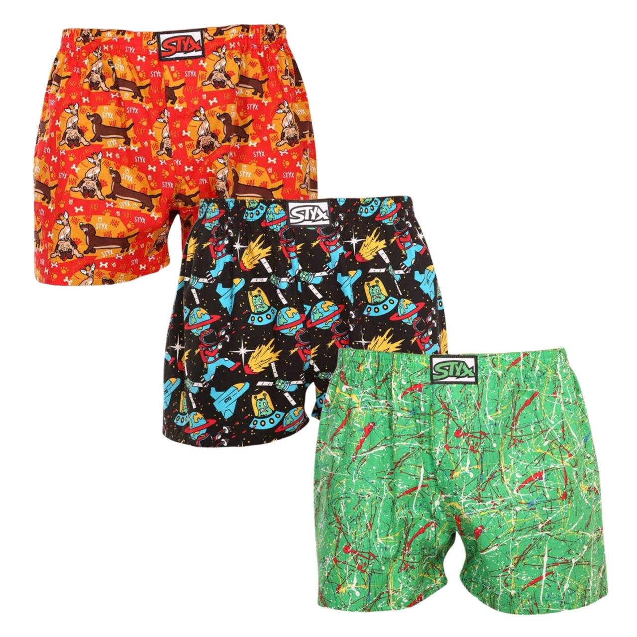 3PACK moške široke boksarice Styx art klasična guma večbarvne (3A13314) XXL.
Privoščite si slog in udobje z moškimi kratkimi hlačami Styx v živahnih barvah in izvirnih vzorcih.
Mehak material za celodnevno udobje
Kratke hlače Styx so izdelane iz 100-odstotnega bombaža, ki zagotavlja mehkobo in zračnost tudi med celodnevnim nošenjem.
Izvirna zasnova in udobno prileganje
Kratke hlače Styx bodo zaradi drznih barv in izvirnih potiskov v vašo garderobo vnesle igrivost in edinstven slog.
Zakaj kupiti kratke hlače Styx?

Izdelano na Češkem s poudarkom na kakovosti in natančnosti.


100-odstotni bombažni material za mehkobo in udobje.


Izvirni in zabavni modeli, ki vas bodo razlikovali od drugih.

Kakovost iz Češke, to je spodnje perilo Styx
Spodnje perilo Styx je v celoti izdelano na Češkem.
Kako skrbeti za kratke hlače Styx
Da bi ohranili kakovost in udobje svojih kratkih hlač, upoštevajte naslednje smernice:

Pralnica: Perite pri najvišji temperaturi 30 °C, da barve ostanejo intenzivne, bombaž pa mehak.


Sušenje: Ne priporočamo, da jih sušite v sušilnem stroju, temveč jih pustite, da se prosto sušijo na zraku.


Likanje: Za gladek videz lahko hlače zlikate na nizki temperaturi.

Nasvet: Z nasveti v našem članku postanite strokovnjak za vzdrževanje spodnjega perila in svojim najljubšim kosom zagotovite nego, ki si jo zaslužijo.