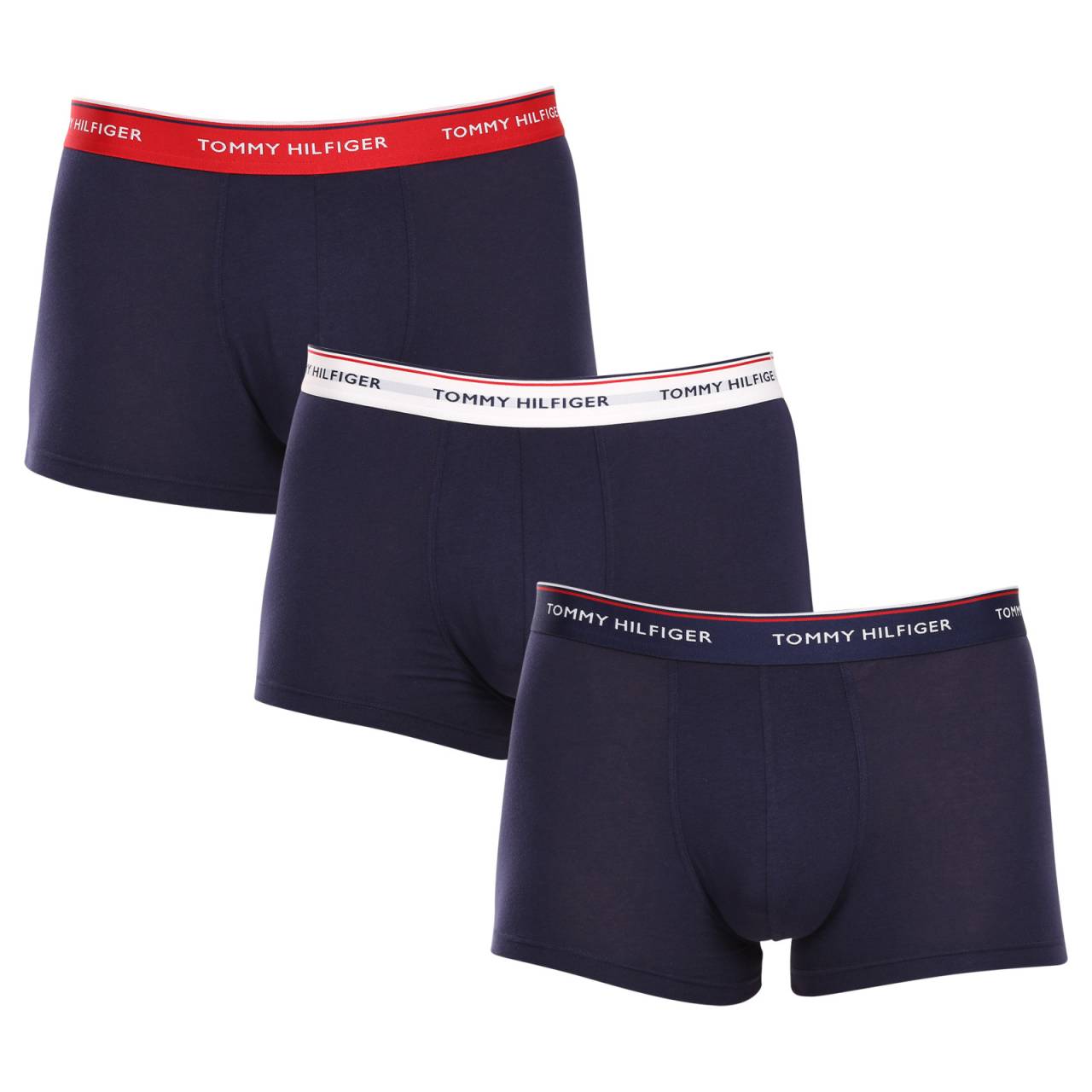 3PACK pánske boxerky Tommy Hilfiger tmavo modré (1U87903842 904) L, trenky.
Doprajte si nadčasový štýl a špičkový komfort s pánskymi boxerkami od značky Tommy Hilfiger.
Prémiový materiál pre maximálne pohodlie
Boxerky Tommy Hilfiger sú vyrobené z jemnej, na dotyk veľmi príjemnej bavlny s prímesou elastanu, ktorý im dodáva pružnosť a dlhú životnosť.
Ikonyický štýl a precízny strih
Boxerky majú dlhšie nohavičky, ktoré sa nevyhrávajú a poskytujú dostatočné zakrytie a komfort.
Prečo by vám boxerky Tommy Hilfiger nemali chýbať

Prémiová bavlna s elastanom: Mäkká, priedušná a pohodlná na celodenné nosenie.
Dlhšie nohavičky a vyšívaný guma: Stabilita, štýl a žiadne rolovanie.
Elegantný a nadčasový dizajn: Skvelé na každodenné aj špeciálne príležitosti.

Spodná bielizeň Tommy Hilfiger je zárukou najvyššej kvality
Značka Tommy Hilfiger sa stala ikonou amerického obliekania pred takmer 40 rokmi a jej farebnosť v odtieňoch modrej, červenej a bielej je rozpoznateľná na prvý pohľad.
Ako sa starať o boxerky Tommy Hilfiger

Pranie: Per na 30 °C.
Sušenie: Boxerky možno sušiť v sušičke pri nízkej teplote.
Žehlenie: V prípade potreby je možné ich žehliť na nižšiu teplotu.

Tip: Nájdenie ideálneho kúsku spodnej bielizne môže byť niekedy náročné.