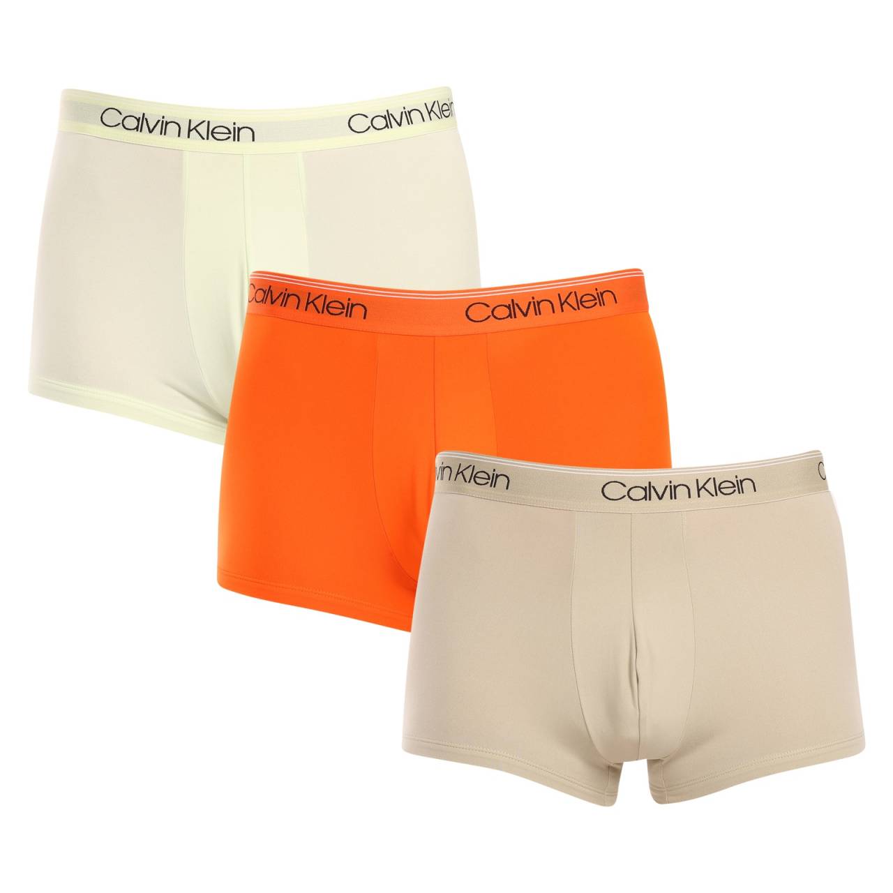 3PACK Moške boksarice Calvin Klein večbarvne (NB2569A-GF3) M.
Želite bokserice, ki vam nudijo popolno udobje, sodoben dizajn in vrhunsko kakovost?
Vrhunski material za celodnevno udobje
Te boksarice so izdelane iz kombinacije poliestra in elastana, kar zagotavlja popolno kombinacijo mehkobe, raztegljivosti in trpežnosti.
Sodobna zasnova in popolno prileganje
Minimalistični videz z elastičnim pasom dopolnjuje logotip Calvin Klein, ki boksaricam daje razkošen in prefinjen slog.
Zakaj vam bodo všeč bokserice Calvin Klein?

Lahkoten in zračen material: Idealno za vsakodnevno nošenje in zahtevne športne dejavnosti.
Daljše hlačke: Zagotavljajo boljšo pokritost in podporo, se ne zvijajo in ne stiskajo.
Hitro sušenje in trpežnost: Kot nalašč za aktiven življenjski slog.
Brezčasno oblikovanje: Minimalistična zasnova in razkošen videz Calvina Kleina.

Spodnje perilo Calvin Klein obožujejo ljudje po vsem svetu
Moško spodnje perilo Calvin Klein je ena od stalnic modne industrije.
Kako skrbeti za bokserje?
Če želite zagotoviti, da bodo vaše boksarice čim dlje ohranile popolno obliko in kakovost, upoštevajte naslednje smernice:

Pralnica: Priporočamo pranje pri 30 °C z blagim detergentom.
Likanje: Ni priporočljivo, da ne poškodujete materiala.
Sušilni stroj: Sušenje v sušilnem stroju ni priporočljivo, raje se posušite na zraku.

Nasvet: Iskanje pravega spodnjega perila, ki se vam popolnoma prilega, je lahko izziv.