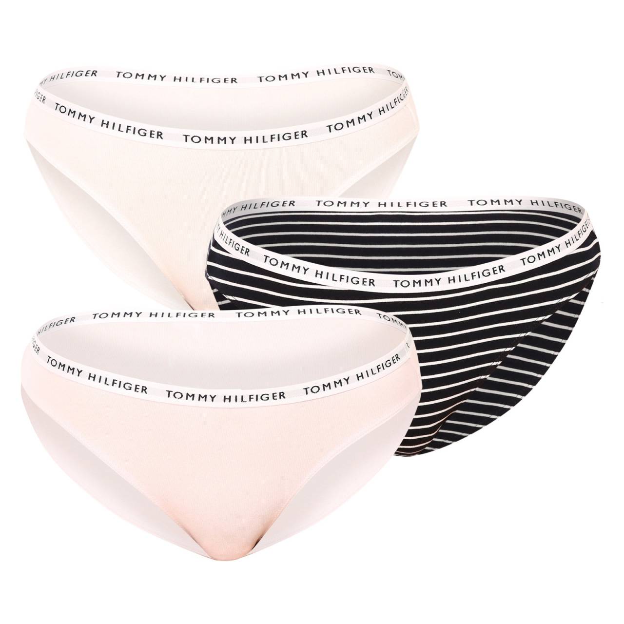 3PACK dámske nohavičky Tommy Hilfiger viacfarebné (UW0UW04557 0Y3) XL.
Doprajte si pohodlie v ikonickom dizajne, ktorý vám dodá sebavedomie.
Príjemný materiál pre celodenné pohodlie
Základom týchto nohavíc je vysokokvalitná bavlna, ktorá je jemná k pokožke, priedušná a zaručuje pohodlie aj pri celodennom nosení.
Moderný dizajn, ktorý vám pristane
Minimalistický dizajn sa hodí do každého šatníka a zvýrazní váš jedinečný štýl.
Čo si na nohavičkách Tommy Hilfiger zamilujete

Prémiová kvalita od ikonickej značky.
Mäkký, ľahký a elastický materiál.
Štýlový dizajn pre elegantný a športový vzhľad.

Tommy Hilfiger je značka pre všetky moderné ženy
Spodná bielizeň Tommy Hilfiger predstavuje dokonalú harmóniu medzi klasickým a moderným vzhľadom.
Ako sa starať o nohavičky
Aby vaše obľúbené nohavičky vydržali dlho ako nové, odporúčame dodržiavať tieto zásady starostlivosti.

Pranie: Per pri maximálnej teplote 30 °C.
Sušenie: Nesuš v sušičke – mohlo by dôjsť k zrazeniu alebo poškodeniu elastanu.
Žehlenie: Áno, ale len na nízku teplotu a naruby, aby nedošlo k poškodeniu povrchu alebo potlače na gume.

Tip: Vaša obľúbená spodná bielizeň si zaslúži šetrné zaobchádzanie.