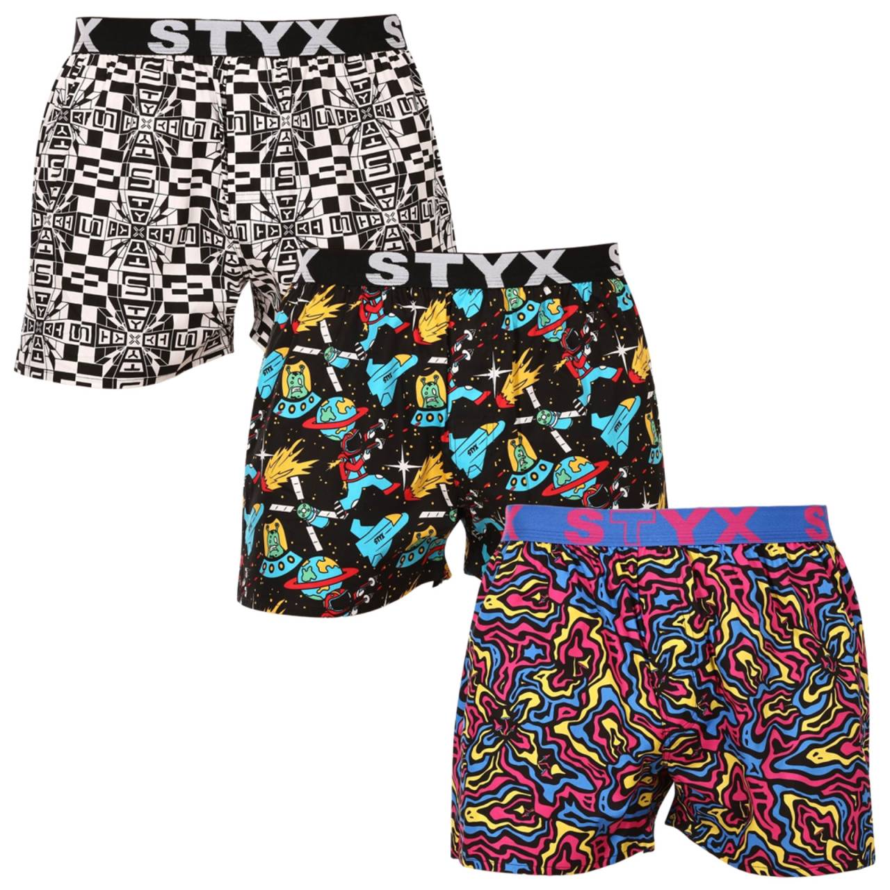 3PACK moške široke boksarice Styx art športna guma večbarvne (3B14051) L.
Iščete kratke hlače, ki združujejo udobje, izvirnost in kakovostno izdelavo?
Kakovosten material za največje udobje
Kratke hlače Styx so izdelane iz 100-odstotnega bombaža, zato so zračne, lahke in prijetne na otip.
Eleganten videz in funkcionalen kroj
Zaradi ohlapnejšega kroja vam kratke hlače omogočajo največjo svobodo gibanja, kar boste cenili ne le čez dan, temveč tudi med športnimi aktivnostmi.
Zakaj imate radi kratke hlače Styx?

100-odstotni bombaž za veliko udobje: Dihajoč in udoben material.
Češka kakovost: Kratke hlače so v celoti izdelane na Češkem.
Ohlapno prileganje za največje udobje: Idealno za vsakodnevno nošenje in sprostitev.
Elegantni modeli: Ne gre za dolgočasen predal, temveč za dobro mero izvirnosti in sloga.

Češka blagovna znamka Styx ponuja zabavo in vrhunsko kakovost
Spodnje perilo Styx bo še posebej priljubljeno pri tistih, ki jim je pomembna individualnost.
Kako skrbeti zanje?
Če želite zagotoviti, da bodo vaše kratke hlače zdržale kot nove, priporočamo, da upoštevate naslednje smernice.

Pralnica: Perite v pralnem stroju pri 30 °C, da ohranite mehkobo bombaža.
Sušilni stroj: Kratkih hlač ni priporočljivo sušiti v sušilnem stroju, temveč jih pustite, da se posušijo na zraku.
Likanje: Kratke hlače lahko likate na srednji temperaturi, da ne poškodujete materiala.

Nasvet: Postanite strokovnjak za vzdrževanje spodnjega perila z z nasveti v našem članku in svojim najljubšim kosom zagotovite nego, ki si jo zaslužijo.