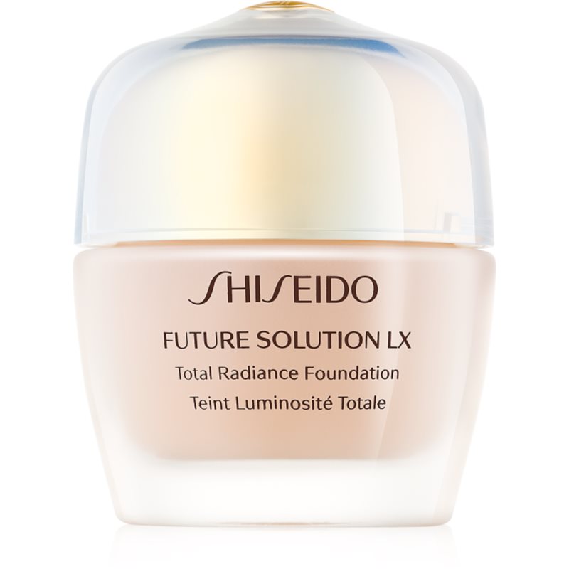 Shiseido Future Solution LX Total Radiance Foundation omladzujúci make-up SPF 15 odtieň Rosé 3/Rosé 3 30 ml.
   Odhaľte skutočnú krásu svojej pleti, ktorá je skrytá pod povrchom.
   Vlastnosti: 
   
    zaisťuje plné krytie a dodáva pleti rozžiarený vzhľad 
    zmenšuje viditeľnosť rozšírených pórov, vrások a tmavých miest 
    potláča prejavy starnutia pleti a podporuje jej vitalitu 
    zanecháva pleť hladšiu, pevnejšiu a žiarivejšiu 
    pomáha viditeľne regenerovať pleť 
    chráni pred slnečným žiarením vďaka SPF 15 
   
   Zloženie: 
   
    Time Match Powder, Photochromatic Powder a Micro Fit Technology – reagujú na zmeny v pleti 
    extrakt z koreňa hokkaidskej byliny Angelica acutiloba – podporuje mladý vzhľad pleti 
    extrakt z listov Oshima Sakura – zaisťuje svieži a rozjasnený vzhľad 
    rozjasňujúce 4MSK – zanecháva pleť krásnu na pohľad 
    extrakt zo zeleného čaju Uji – má antioxidačné účinky 
    SkingenecellEnmei – predlžuje mladosť pleti 
   
   Ako aplikovať: Make-up naneste končekmi prstov na tvár a jemne ho rozotrite.