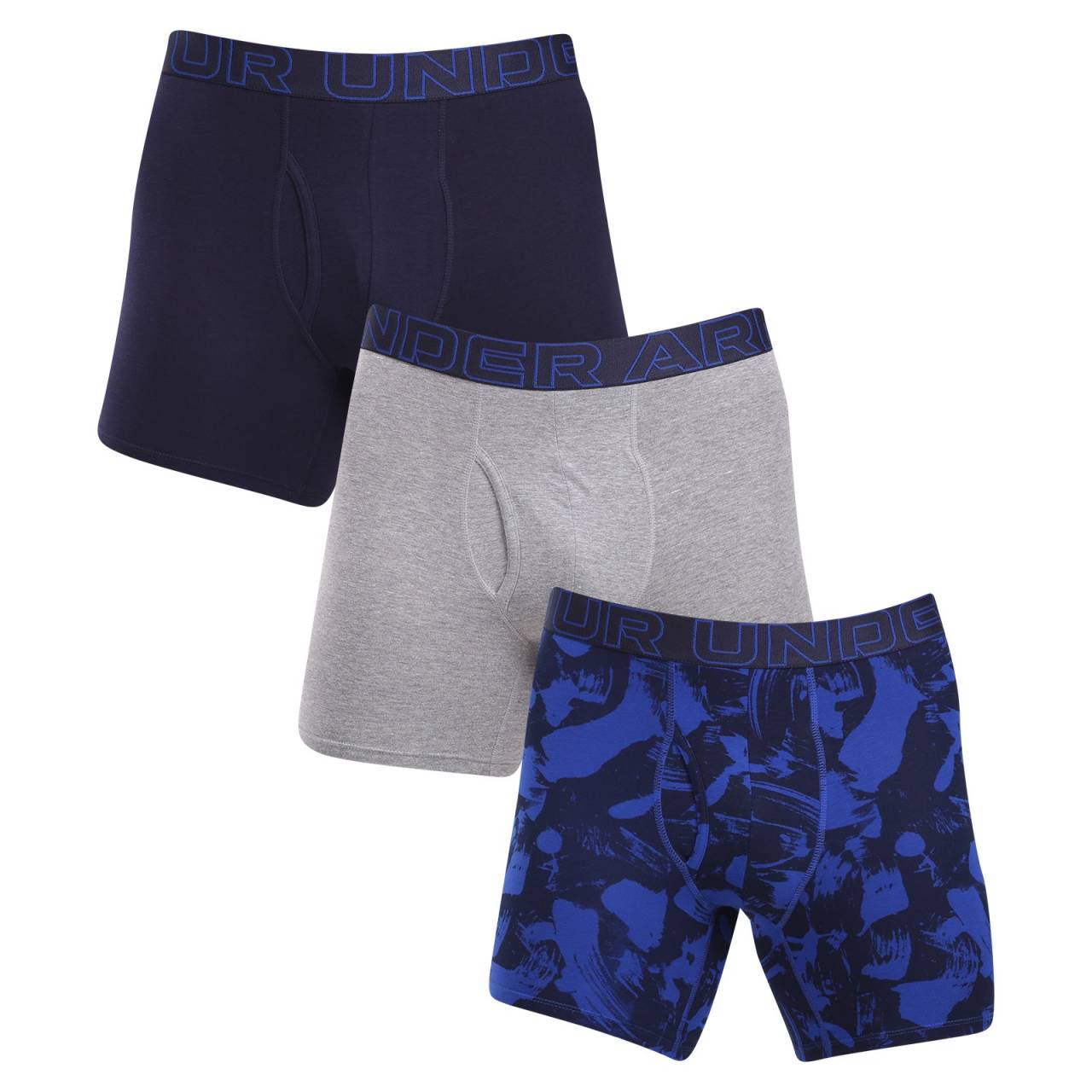 3PACK pánske boxerky Under Armour viacfarebné (1383890 400) L, trenky.
Keď ide o spodnú bielizeň pre aktívny životný štýl, nemal by si robiť kompromisy.
Príjemný materiál pre aktívny životný štýl
Boxerky sú vyrobené z kvalitnej zmesi bavlny, polyesteru a spandexu.
Funkčný dizajn pre štýlových mužov
Jednoduchý, ale výrazný vzhľad s dominantným vytkaným pásom s logom v kontrastnej farbe dodáva boxerkám športový a moderný charakter.
Prečo by si mal vyskúšať boxerky Under Armour

Vyvážená zmes materiálov: Priedušný, rýchloschnúci a elastický materiál s príjemným pocitom na tele.
Dlhšie nohavice a športový strih: Maximálny komfort bez trenia a s plnou voľnosťou pohybu.
Výrazný dizajn s logom Under Armour: Štýl, ktorý vás bude baviť každý deň.

Spodná bielizeň Under Armour vás podporí pri akejkoľvek aktivite
Spodná bielizeň Under Armour je navrhnutá tak, aby ti umožnila podávať životné výkony – a nezáleží na tom, či sa chystáš na horolezeckú výpravu alebo na náročnú pracovnú schôdzku.
Ako sa starať o boxerky Under Armour
Aby ti obľúbené boxerky vydržali dlho v perfektnom stave, odporúčame dodržiavať nasledujúce pokyny.

Pranie: Per boxerky na 30 ° C, ideálne naruby.
Sušenie: Neodporúčame sušiť v sušičke – vysoké teploty by mohli poškodiť elastické vlákna a skrátiť životnosť produktu.
Žehlenie: Nežehli – boxerky to nepotrebujú, a žehlením by si mohol poškodiť štruktúru materiálu.

Tip: Tvoje obľúbené spodné prádlo si zaslúži jemné zaobchádzanie.