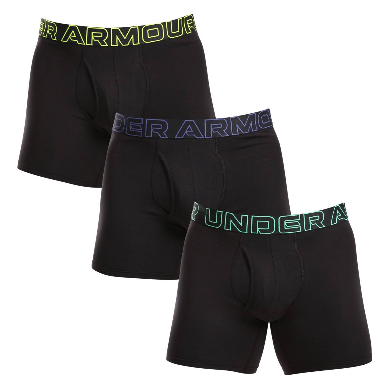 3PACK pánske boxerky Under Armour viacfarebné (1383889 002) 3XL, trenky.
Keď ide o spodnú bielizeň pre aktívny životný štýl, nemal by si robiť kompromisy.
Príjemný materiál pre aktívny životný štýl
Boxerky sú vyrobené z kvalitnej zmesi bavlny, polyesteru a spandexu.
Funkčný dizajn pre štýlových mužov
Jednoduchý, ale výrazný vzhľad s dominantným vytkaným pásom s logom v kontrastnej farbe dodáva boxerkám športový a moderný charakter.
Prečo by si mal vyskúšať boxerky Under Armour

Vyvážená zmes materiálov: Priedušný, rýchloschnúci a elastický materiál s príjemným pocitom na tele.
Dlhšie nohavice a športový strih: Maximálny komfort bez trenia a s plnou voľnosťou pohybu.
Výrazný dizajn s logom Under Armour: Štýl, ktorý vás bude baviť každý deň.

Spodná bielizeň Under Armour vás podporí pri akejkoľvek aktivite
Spodná bielizeň Under Armour je navrhnutá tak, aby ti umožnila podávať životné výkony – a nezáleží na tom, či sa chystáš na horolezeckú výpravu alebo na náročnú pracovnú schôdzku.
Ako sa starať o boxerky Under Armour
Aby ti obľúbené boxerky vydržali dlho v perfektnom stave, odporúčame dodržiavať nasledujúce pokyny.

Pranie: Per boxerky na 30 ° C, ideálne naruby.
Sušenie: Neodporúčame sušiť v sušičke – vysoké teploty by mohli poškodiť elastické vlákna a skrátiť životnosť produktu.
Žehlenie: Nežehli – boxerky to nepotrebujú, a žehlením by si mohol poškodiť štruktúru materiálu.

Tip: Tvoje obľúbené spodné prádlo si zaslúži jemné zaobchádzanie.