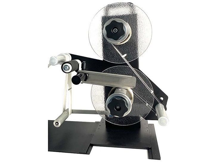 Labelmate LMR060, TWIN-MATRIX L/R, navíjač etikiet.
Max.
Max.
 Odddeľuje odpadový materiál z etikiet zvlášť na oddelenú rolu
 Max.