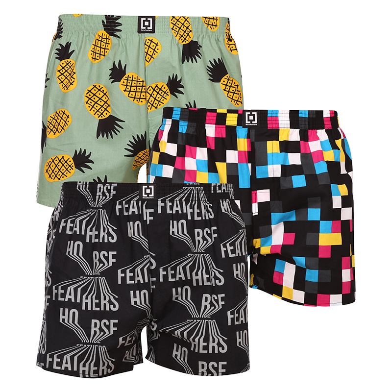 3PACK Herren Boxershorts Horsefeathers Manny Bundle 4 (AM165C) M.
Zeigen Sie Ihren Stil und Ihren Sinn für Humor mit den Horsefeathers Shorts für Männer.
Hochwertiges Material für perfekten Komfort
Die Horsefeathers-Shorts bestehen aus 100 % Baumwolle, was bedeutet, dass sie sich angenehm auf der Haut anfühlen.
Originelles Design und bequeme Passform
Jedes Paar Shorts zeichnet sich durch einen einzigartigen Druck aus, der Ihrer Garderobe Stil und modernes Flair verleiht.
Warum lieben Sie diese Shorts?

Originelle Drucke, die jeden Tag zum Vergnügen machen.


Bequemes Material und lockere Passform für ganztägigen Komfort.


Qualitätshandwerk von Horsefeathers, einer Marke, die für Stil und Zuverlässigkeit steht.

Horsefeathers Shorts für Männer haben Stil
Das Wort 