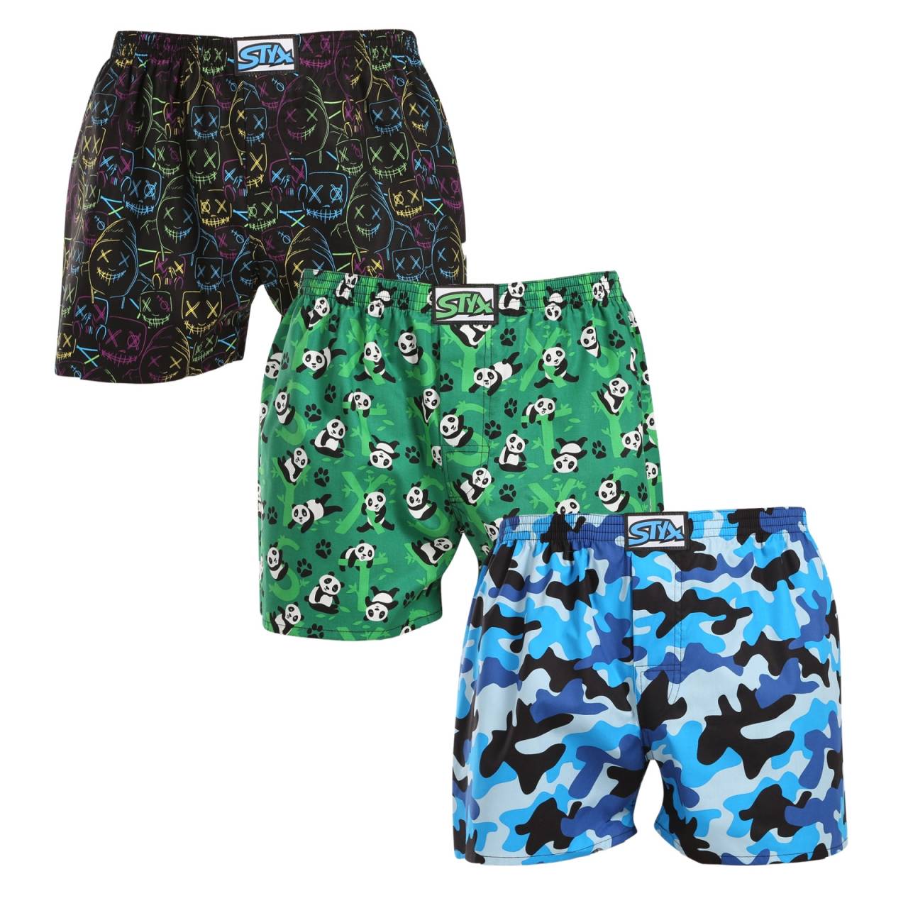 3PACK Styx ανδρικό σορτς art classic rubber πολύχρωμο (3A18023) XL.
Χαρίστε στον εαυτό σας στυλ και άνεση με τα ανδρικά σορτς Styx σε έντονα χρώματα και πρωτότυπα σχέδια.
Μαλακό υλικό για άνεση όλη την ημέρα
Το σορτς Styx είναι κατασκευασμένο από 100% βαμβάκι, το οποίο προσφέρει απαλότητα και αναπνοή ακόμα και κατά τη διάρκεια της ολοήμερης χρήσης.
Πρωτότυπος σχεδιασμός και άνετη εφαρμογή
Το σορτς Styx θα φέρει παιχνιδιάρικη διάθεση και μοναδικό στυλ στην γκαρνταρόμπα σας χάρη στα έντονα χρώματα και τα πρωτότυπα σχέδια.
Γιατί να πάρετε σορτς Styx;

Κατασκευάζεται στην Τσεχική Δημοκρατία με έμφαση στην ποιότητα και την ακρίβεια.


100% βαμβακερό υλικό για απαλότητα και άνεση.


Πρωτότυπα και διασκεδαστικά σχέδια που θα σας κάνουν να ξεχωρίσετε.

Ποιότητα από την Τσεχική Δημοκρατία, αυτό είναι το εσώρουχο Styx
Τα εσώρουχα Styx κατασκευάζονται εξ ολοκλήρου στην Τσεχική Δημοκρατία.
Πώς να φροντίσετε τα σορτς Styx
Για να διατηρήσετε την ποιότητα και την άνεση του σορτς σας, ακολουθήστε τις παρακάτω οδηγίες:

Πλυντήριο ρούχων: Πλύνετε σε μέγιστη θερμοκρασία 30 °C για να διατηρήσετε τα χρώματα έντονα και το βαμβάκι μαλακό.


Στέγνωμα: Δεν συνιστούμε να τα στεγνώνετε στο στεγνωτήριο, αλλά να τα αφήνετε να στεγνώσουν ελεύθερα στον αέρα.


Σιδέρωμα: Για μια λεία εμφάνιση, μπορείτε να σιδερώσετε το σορτσάκι σε χαμηλή θερμοκρασία.

Συμβουλή: Γίνετε ειδικοί στη συντήρηση των εσωρούχων με τις συμβουλές του άρθρου μας και δώστε στα αγαπημένα σας κομμάτια τη φροντίδα που τους αξίζει.