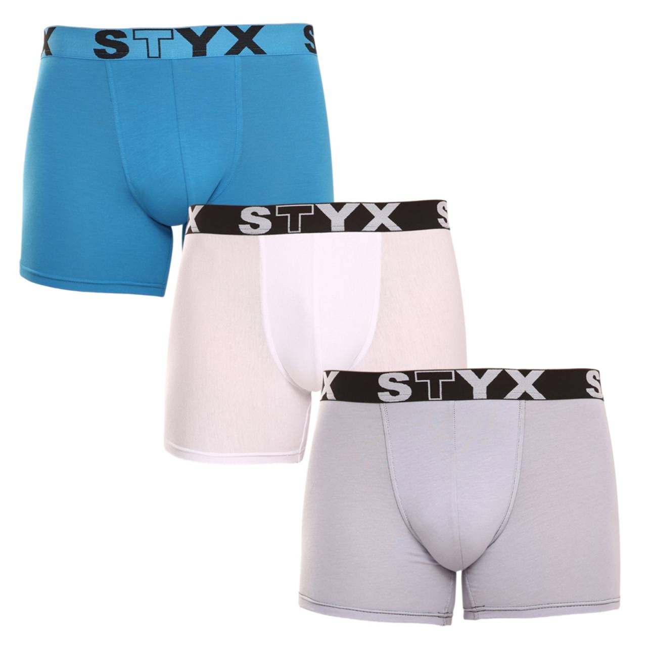 3PACK Boxers para hombre Styx largos deportivos elásticos multicolor (U9696167) XXL.
Disfruta de una comodidad que dura todo el día con los calzoncillos bóxer para hombre Styx.
Material de calidad para el máximo confort
Los calzoncillos están confeccionados con una mezcla de algodón y fibras sintéticas de primera calidad.
Diseño práctico y precisión checa
Los calzoncillos bóxer Styx tienen las perneras alargadas para ofrecerte una mayor sujeción y evitar el roce de los muslos, lo que agradecerás durante la práctica deportiva y las largas sesiones en la oficina o en el coche.
Por qué elegir los calzoncillos bóxer Styx

Calidad checa: Diseñado y fabricado en la República Checa, lo que garantiza una mano de obra de primera calidad.
Materiales de primera calidad: Combinación de algodón, modal y elastano para el máximo confort.
Diseño universal: Perneras alargadas y elegante elástico deportivo para cualquier ocasión.

La ropa interior Styx es una de las más populares
La marca checa Styx es conocida entre los clientes sobre todo por sus pantalones cortos con estampados novedosos en colores atrevidos.
¿Cómo cuidar correctamente mis bóxers Styx?

Lavandería: Lavar a 30°C con un detergente suave para mantener el material suave y cómodo.
Secado: No se recomienda secar en secadora, secar los boxers al aire libre para conservar su forma.
Planchado: Si es necesario, planchar a baja temperatura para conservar la suavidad del material.

Consejo: Conviértete en una experta en mantenimiento de lencería con los consejos de nuestro artículo y dale a tus prendas favoritas el cuidado que se merecen.