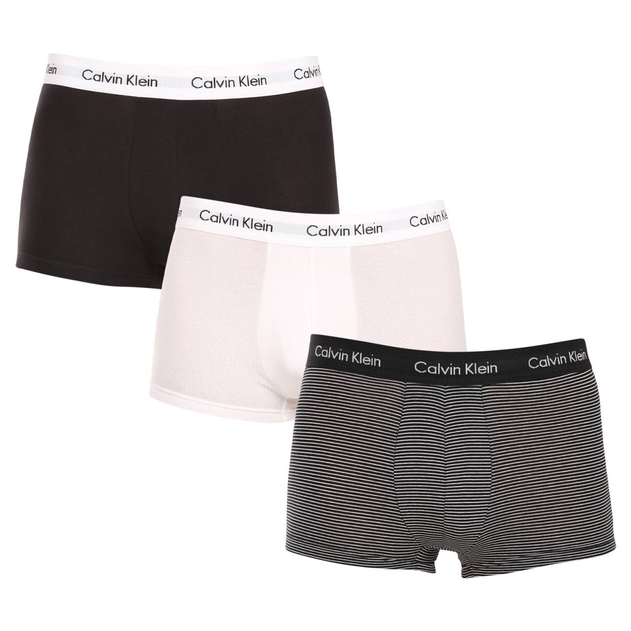 3PACK pánske boxerky Calvin Klein viacfarebné (U2664G-IOT) L, trenky.
Doprajte si pohodlie a dokonalý štýl bez kompromisov s pánskymi boxerkami Calvin Klein.
Kvalitný materiál pre celodenné pohodlie
Boxerky sú vyrobené z vysokokvalitnej zmesi bavlny a elastanu, ktorá zaručuje priedušnosť, mäkkosť a prirodzenú elasticitu.
Pohodlný strih sa vám maximálne prispôsobí
Každé boxerky v tomto balení majú svoj vlastný štýl - od jednoduchej čiernej cez elegantnú sivú až po výrazný vzor loga Calvin Klein.
Prečo si boxerky Calvin Klein zamilujete

Vysokokvalitná zmes materiálov: bavlna pre pohodlie a elastan pre pružnosť.


Dokonalý štýl: Tri rôzne vzory v jednom balení na rôzne príležitosti.


Pás s logom: Pevný, ale pohodlný pás, ktorý netlačí.


Krátke nohavičky: Ideálne na každodenné nosenie a šport.

Spodnú bielizeň Calvin Klein milujú ľudia na celom svete
Pánska spodná bielizeň Calvin Klein patrí k stáliciam módneho priemyslu.
Ako sa starať o pánske boxerky Calvin Klein
Dodržiavanie týchto pokynov zabezpečí dlhú životnosť a pohodlie vašich boxeriek Calvin Klein.

Pranie: Odporúčame prať boxerky pri maximálnej teplote 30 °C, aby sa zachoval tvar a farba materiálu.


Sušenie: Boxerky môžete bezpečne sušiť v sušičke pri nízkej teplote.


Žehlenie: Tieto boxerky sa nemusia žehliť.

Tip: Nájsť ten správny kus spodnej bielizne, ktorý vám dokonale padne, môže byť náročné.
