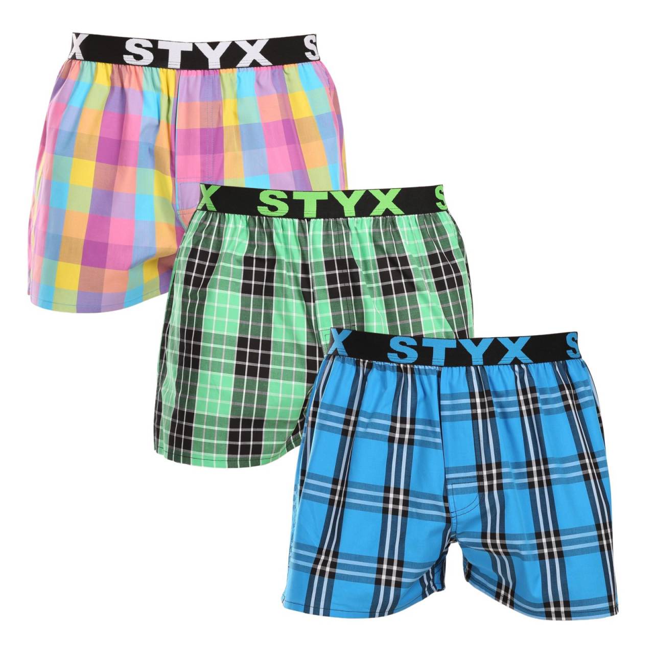3PACK Herenboxershort Styx sport elastisch meerkleurig (3B102830) XXL.
Op zoek naar shorts die stijl, comfort en topkwaliteit combineren?
Kwaliteitskatoen voor perfect comfort
De shorts zijn gemaakt van eersteklas 100% katoen, dat niet alleen zacht aanvoelt, maar ook heerlijk ademend is.
Klassieke snit en moderne look
Dankzij de losse pasvorm voel je je helemaal comfortabel in deze shorts, omdat ze veel ruimte bieden voor natuurlijke bewegingen.
Waarom je Styx shorts zeker moet proberen

100% katoen voor maximaal comfort: De shorts zijn gemaakt van hoogwaardig katoen dat zacht, ademend en huidvriendelijk is, zodat ze de hele dag comfortabel zitten.
Sportief geweven rubber: Het stevige maar comfortabele Styx-logo-elastiek houdt de shorts op hun plaats zonder ongemakkelijke inkepingen of loslatingen.
Tsjechische productie en vakmanschap van hoge kwaliteit: Styx is een traditioneel Tsjechisch merk dat trots is op zijn precisiewerk, duurzaamheid en lange levensduur.

Het Tsjechische merk Styx biedt plezier en topkwaliteit
Styx ondergoed is vooral populair bij mensen voor wie individualiteit belangrijk is.
Hoe verzorg je een Styx short?
Om je korte broek lang in goede conditie te houden, raden we je de volgende tips aan.

Wasgoed: We raden aan om op 30 °C te wassen, zodat het katoen zijn zachtheid behoudt en de kleuren rijk blijven.
Droger: Drogen in de droogtrommel wordt afgeraden om krimpen van het materiaal te voorkomen.
Strijken: Katoen kan gestreken worden, maar we raden een lagere temperatuur aan om de stof niet te beschadigen.

Tip: Word een expert in lingerieonderhoud met het advies in ons artikel en geef je favoriete lingerie de zorg die ze verdient.