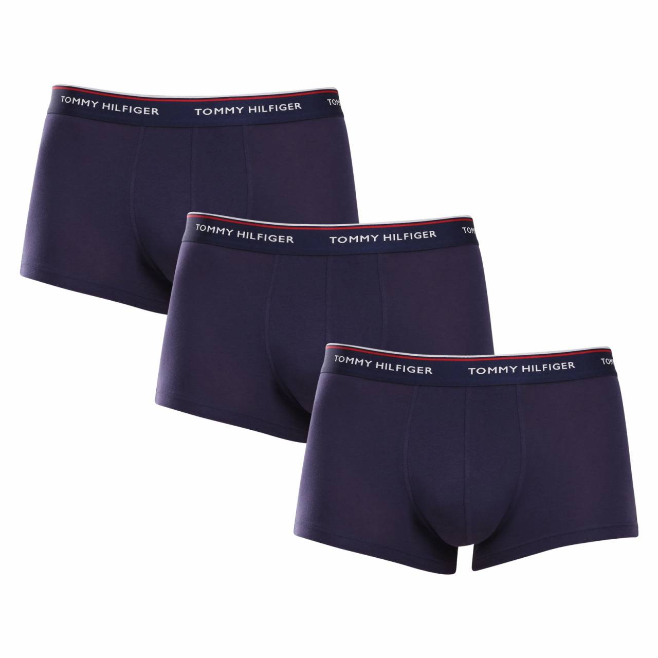 3PACK Boxers pour hommes Tommy Hilfiger bleu foncé (1U87903841 409) M.
Offrez-vous une sensation de luxe tous les jours avec le boxer pour homme de Tommy Hilfiger !
Matériau de première qualité pour un confort quotidien
Le boxer est fabriqué dans un mélange agréable de coton et d'élasthanne, qui garantit la respirabilité, la douceur et la souplesse.
Un look élégant dans un esprit minimaliste
Le design monochrome est complété par un caoutchouc tissé portant le logo Tommy Hilfiger.
Pourquoi les boxers Tommy Hilfiger ne doivent-ils pas manquer dans votre garde-robe ?

Qualité supérieure et look emblématique: Design intemporel avec la signature de Tommy Hilfiger.
Confort maximal: Matière souple, respirante et flexible pour un usage quotidien.
Très bonne tenue: Des slips plus courts qui s'adaptent à vos mouvements et à votre corps.

Les sous-vêtements Tommy Hilfiger sont la garantie d'une qualité supérieure.
La marque Tommy Hilfiger est devenue une icône du dressing américain il y a près de 40 ans, et sa palette colorée de bleu, de rouge et de blanc est reconnaissable au premier coup d'œil.
Comment entretenir les caleçons pour hommes Tommy Hilfiger ?
Pour que votre boxer préféré reste longtemps en bon état, nous vous recommandons de suivre les conseils d'entretien suivants.

Blanchisserie : Laver les boxers à 30°C, idéalement à l'envers pour préserver leur aspect et la qualité de la matière.
Séchage : Les boxers peuvent être séchés au sèche-linge, mais nous recommandons d'utiliser le programme 