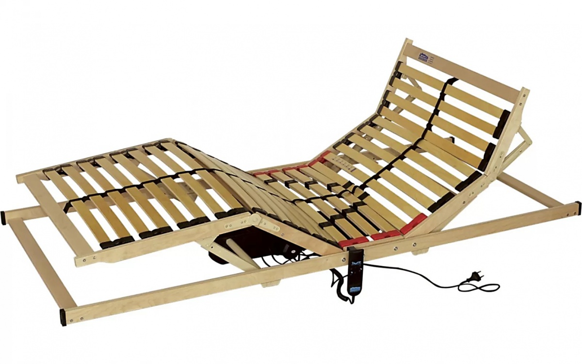 Elektrický motorový rošt double mobil t5 - 90 x 200 cm.

Navyše je rošt impregnovaný 100% prírodným levanduľovým vonným olejom, ktorý je aplikovaný do nosnej časti lamelových roštov.

Záruka je 10 rokov na rám.

Rám roštu je vyrobený v kombinácii masívneho buku a vrstveného brezového dreva.

Typ roštu: lamelový, polohovateľný s elektrickým pohonom - motorový

Nosnosť: 120 kg

Výška roštu: 6 cm

Šírka lamiel: 36 mm

Počet lamiel: 28

Puzdrá: výkyvné kaučukové - zdvojené

Odporúčané matrace: penové, latexové

Rošt sa vždy dodáva o 4cm kratšie ao 0,5cm užšie oproti vnútornému rozmeru postele, aby šiel bezproblémovo usadiť.

 

Výhody lamelových roštov


	správna fyziologická opora tela pri spánku
	uvoľňujú kĺby a svaly
	veľká životnosť
	zvýšenie ortopedických vlastností matraca
	matrac môže dýchať
	príjemná klíma
	zabraňujú tvorbe plesní a rozmnožovaniu baktérií
	predlžuje životnosť matraca



Uvedená cena sa vzťahuje na rozmery 80x200cm, 90x200cm.

 

ATYPICKÝ ROZMER

Pokiaľ si budete priať atypický rozmer, ktorý ste nenašli v našej ponuke, môžete si ho objednať.

Variant a) Vnútorný rozmer postele je...

Za atypický rošt do rozmeru 200x100 je príplatok 15%.

 

Pri výbere roštu Double Mobil T5 zakliknite požadovaný rozmer.

 