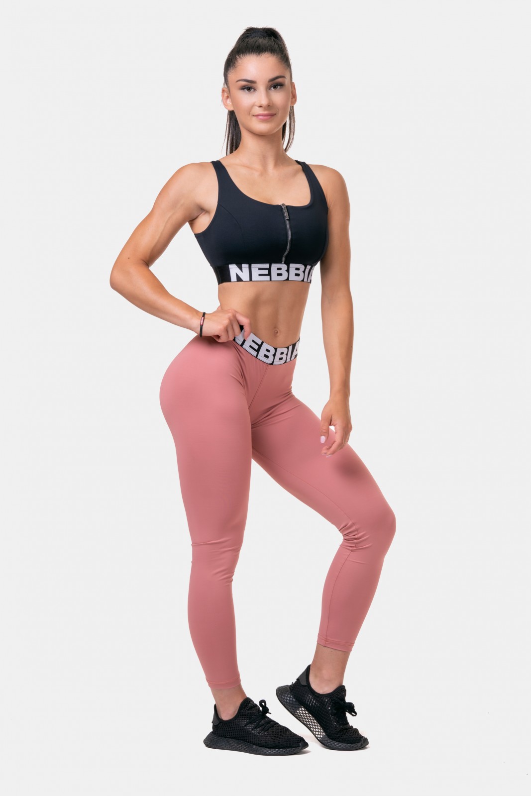 NEBBIA Squat HERO Scrunch Butt leggings M.