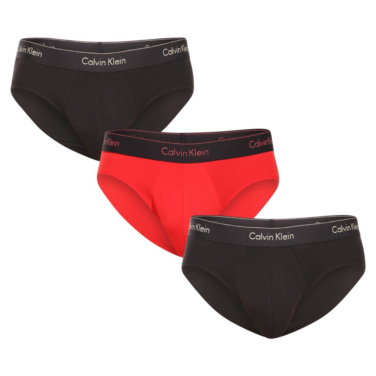 3PACK pánske slipy Calvin Klein viacfarebné (NB3871A-KHZ) M.
Stavte na osvedčenú kombináciu pohodlia, kvality a ikonického štýlu.
Príjemný materiál pre celodenné pohodlie
Slipy sú vyrobené z kvalitnej zmesi bavlny a elastanu.
Elegantný dizajn s ikonickým elastickým pásom
Minimalistický dizajn dopĺňa elastický pás s logom Calvin Klein, ktorý celému modelu dodáva moderný a zároveň nadčasový vzhľad.
Výhody, ktoré oceníte každý deň

Priedušná bavlna: Udrží vás svieže po celý deň.


Pružnosť vďaka elastanu: Slipy sa dokonale prispôsobia vášmu telu a neobmedzujú v pohybe.


Štýlová tkaná guma: Logo Calvin Klein dodáva nohavičkám nadčasový vzhľad.

Spodná bielizeň Calvin Klein vám dodá jedinečný štýl
Pánska spodná bielizeň Calvin Klein patrí k stáliciam módneho priemyslu.
Ako sa starať o nohavičky Calvin Klein
Pri správnej starostlivosti zostanú nohavičky Calvin Klein dlho ako nové - a každý deň vám prinesú štýl a pohodlie v jednom.

Pranie: Per slipy na 30 °C, ideálne naruby, aby sa zachovala farba aj kvalita gumy.
Sušenie: Slipy môžeš sušiť v sušičke, ale zvoľ šetrný program pri nízkej teplote.
Žehlenie: Nežehliť.

Tip: Nájsť ten správny kus spodnej bielizne, ktorý vám dokonale padne, môže byť náročné.