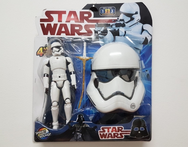 Výpredaj - Star Wars - Hrajúca a svietiaca figúrka + meč + maska na tvár (biela a čierna)