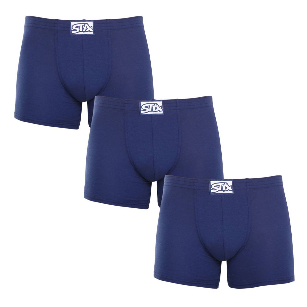 3PACK pánske boxerky Styx long klasická guma tmavo modré (3F0968) L, trenky.
Hľadáte dokonalú kombináciu pohodlia, štýlu a kvality?
Prvotriedny materiál pre dokonalé pohodlie
Tieto boxerky sú vyrobené z jedinečnej zmesi bavlny, modalu a elastanu.
Perfektne padnúce a pohodlné klasické elastické
Pánske boxerky Styx majú dlhšie nohavičky, ktoré zabraňujú nepríjemnému zrolovaniu a zaisťujú maximálne pohodlie pri akomkoľvek pohybe.
Prečo si boxerky Styx zamilujete

Prvotriedna kombinácia bavlny a modalu: Mäkká, priedušná a príjemná na telo.
Dlhšia nohavička: Zabraňuje žmolkovaniu a zaisťuje väčšie pohodlie.
Klasický elastický pás: Netlačí, ale pevne drží na svojom mieste.
Vhodné na bežné nosenie a šport: Skvelá voľba pre aktívnych mužov.
Vyrobené v ČR: Česká kvalita a precízne spracovanie.

Spodná bielizeň Styx patrí medzi najobľúbenejšie.
Česká značka Styx je medzi zákazníkmi známa najmä vďaka spodnej bielizni s neotrelými vzormi vo výrazných farbách.
Ako sa starať o boxerky Styx?
Aby vaše obľúbené boxerky vydržali dlho v dobrom stave, odporúčame dodržiavať tieto tipy:

Pranie: Odporúčame prať na 30 ° C, aby si materiál zachoval svoju jemnosť a elasticitu.
Sušenie: Nevhodné do sušičky, aby sa predišlo strate pružnosti a poškodeniu vlákien.
Žehlenie: Pokiaľ je potrebné, je možné žehliť na nízku teplotu, ale odporúčame žehliť naruby.

Tip: Nájsť ten správny kus spodnej bielizne, ktorý vám dokonale padne, môže byť náročné.