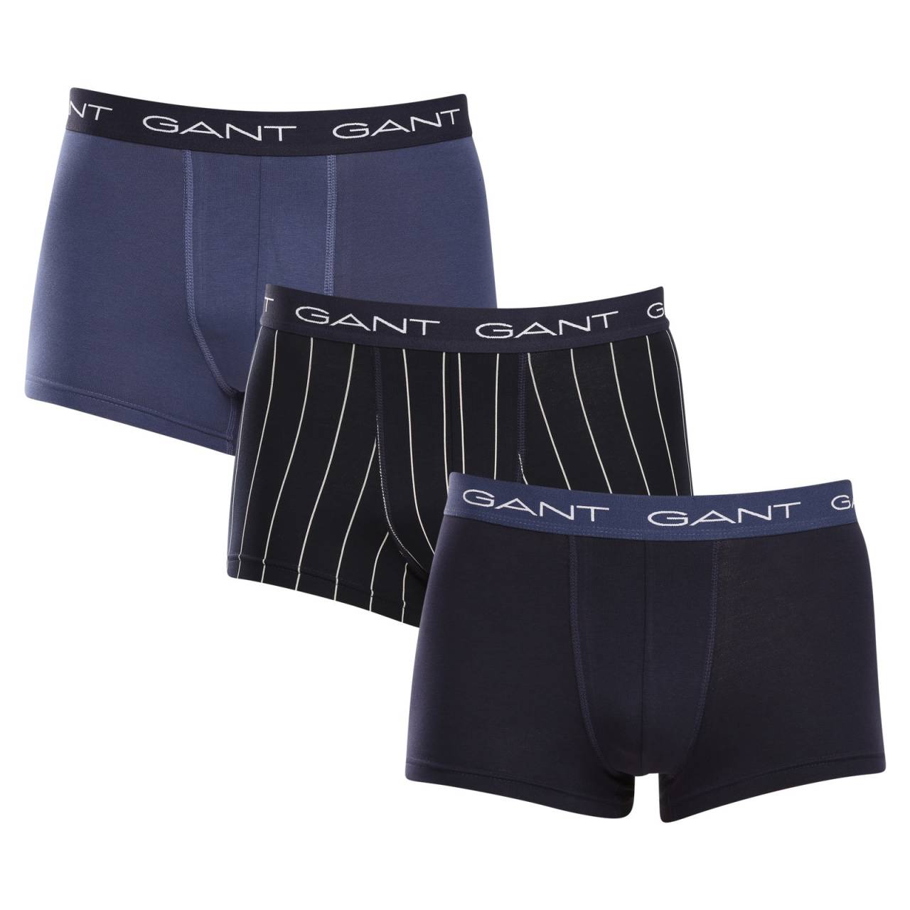 3PACK boxer uomo Gant multicolore (902343033-433) XL.
Puntate sul comfort e su un look senza tempo con i boxer da uomo di GANT in una combinazione di colori intramontabile.
Materiale pregiato per un comfort quotidiano
I boxer sono realizzati in misto cotone ed elastan di alta qualità.
Design moderno per il lavoro e l'appuntamento serale
Il design semplice è completato da una fascia in vita con il logo GANT, che è morbida e non preme.
Perché dovreste assolutamente provare i boxer GANT

Materiale di qualità e vestibilità comoda: il morbido cotone con elastan garantisce comfort e un'ottima vestibilità.
Design elegante e minimalista: La combinazione di colori classici e il logo in gomma hanno un aspetto elegante e moderno.
Utilizzo versatile: Ideale per l'abbigliamento quotidiano, il lavoro, lo sport e il tempo libero.

Intimo GANT per uomini di stile
Dal 1949, il marchio GANT è sinonimo di precisione nella lavorazione e qualità dei materiali.
Come prendersi cura dei boxer da uomo GANT
Per assicurarvi che il vostro bucato rimanga in ottime condizioni per molto tempo, vi consigliamo i seguenti consigli.

Lavanderia: La penna ha una temperatura massima di 40 °C.
Asciugatura: È possibile asciugare i boxer in asciugatrice - si consiglia di impostare il programma delicato a una temperatura più bassa.
Stiratura: Se necessario, si possono stirare a bassa temperatura, possibilmente al rovescio.

Suggerimento: Trovare il capo di biancheria intima che vi calzi a pennello può essere una sfida.