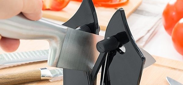 Dizajnový ostrič nožov , do každej kuchyne..
