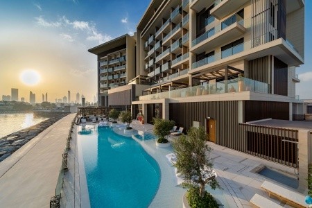 Spojené arabské emiráty Dubaj Hyatt Centric Jumeirah Dubai 9 dňový pobyt Raňajky Letecky Letisko: Praha July 2026 ( 7/07/26-15/07/26)