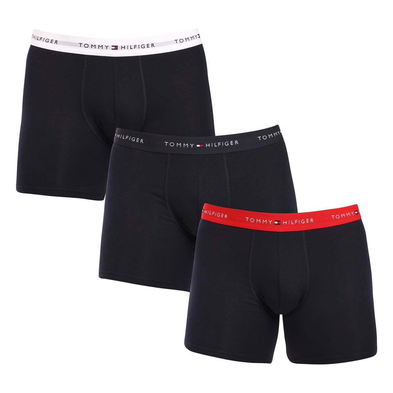 3PACK moške boksarice Tommy Hilfiger temno modre (UM0UM02765 0W3) L.
Privoščite si brezčasen slog in vrhunsko udobje z moškimi boksericami Tommy Hilfiger.
Vrhunski material za maksimalno udobje
Boksarice Tommy Hilfiger so izdelane iz mehkega, na otip prijetnega bombaža z dodatkom elastana, ki jim daje prožnost in trpežnost.
Ikoničen slog in natančen kroj
Bokserji imajo daljše noge, ki se ne zvijajo, ter zagotavljajo zadostno pokritost in udobje.
Zakaj ne smete zamuditi boksaric Tommy Hilfiger

Vrhunski bombaž z elastanom: Mehke, zračne in udobne za celodnevno nošenje.
Daljše noge in elastičen pas: Stabilnost, slog in brez premikanja.
Elegantna in brezčasna zasnova: Odlično za vsak dan in posebne priložnosti.

Spodnje perilo Tommy Hilfiger je zagotovilo najvišje kakovosti
Blagovna znamka Tommy Hilfiger je pred skoraj 40 leti postala ikona ameriškega oblačenja, njena barvita paleta modre, rdeče in bele barve pa je prepoznavna že na prvi pogled.
Kako skrbeti za bokserje Tommy Hilfiger

Pralnica: Per pri 30 °C.
Sušenje: Bokserje lahko sušite v sušilnem stroju pri nizki temperaturi.
Likanje: Po potrebi jih lahko likate pri nižji temperaturi.

Nasvet: Iskanje popolnega spodnjega perila je včasih lahko izziv.