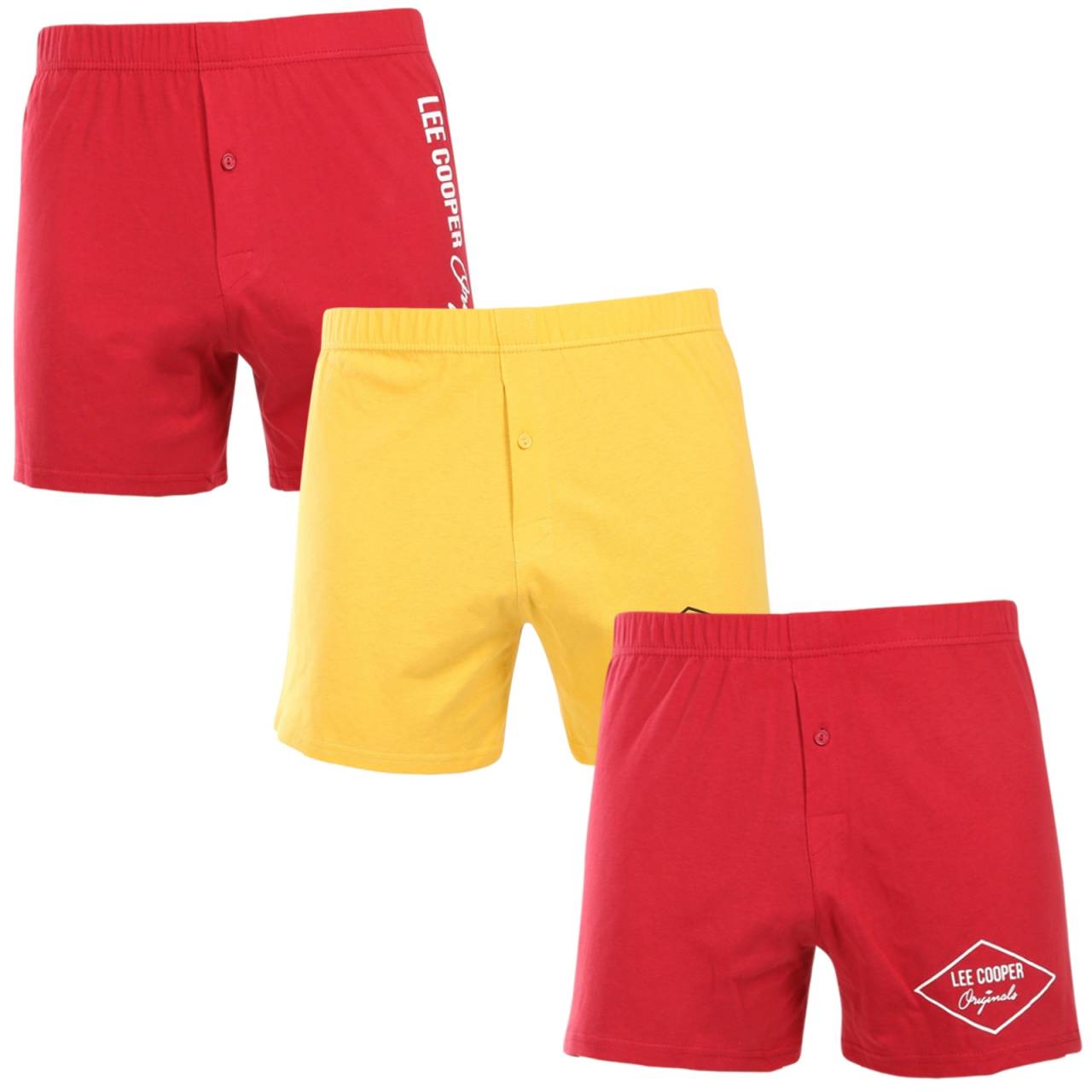 3PACK pánske trenky Lee Cooper viacfarebné (3xPO38819/1) L, trenírky.
Doprajte si maximálne pohodlie s pánskymi šortkami Lee Cooper, ktoré kombinujú klasický štýl s moderným dizajnom.
Kvalitná bavlna pre maximálne pohodlie
Šortky sú vyrobené zo 100% bavlny, čo znamená nielen mäkkosť, ale aj skvelú priedušnosť a prirodzenú absorpciu vlhkosti.
Moderný dizajn a pohodlný strih
Šortky Lee Cooper vám poskytnú maximálnu voľnosť pohybu a dostatok priestoru pre pohodlie počas celého dňa.
Prečo sa oplatí vyskúšať šortky Lee Cooper

100% bavlna pre maximálne pohodlie: Prirodzene priedušný a mäkký materiál, ktorý skvele odvádza vlhkosť a je šetrný k pokožke.
Pohodlný voľný strih: Zabezpečuje voľnosť pohybu a pohodlie počas celého dňa, ideálny na bežné nosenie a spánok.
Moderný dizajn a elastický pás: Štýlový vzhľad doplnený pohodlnou gumou, ktorá netlačí a skvele drží na tele.

Spodná bielizeň Lee Cooper vám padne v každej situácii
Britská značka Lee Cooper je známa po celom svete a jej portfólio je naozaj široké.
Ako sa starať o šortky Lee Cooper?
Aby vaše obľúbené šortky dlho vydržali, odporúčame držať sa nasledujúcich pokynov.

Pranie: Odporúčame prať pri maximálnej teplote 40 °C s podobnými farbami, aby si šortky zachovali svoj vzhľad a kvalitu.
Sušenie: Šortky je možné sušiť v sušičke pri nízkej teplote, ale ideálne je nechať ich prirodzene uschnúť na vzduchu, aby sa materiál nezrazil.
Žehlenie: Bavlnený materiál možno žehliť, ale odporúčame žehliť naruby pri strednej teplote, aby sa nepoškodila elastická časť.

Tip: Staňte sa expertom na údržbu spodnej bielizne vďaka radám v našom článku a doprajte svojim obľúbeným kúskom starostlivosť, akú si zaslúžia.