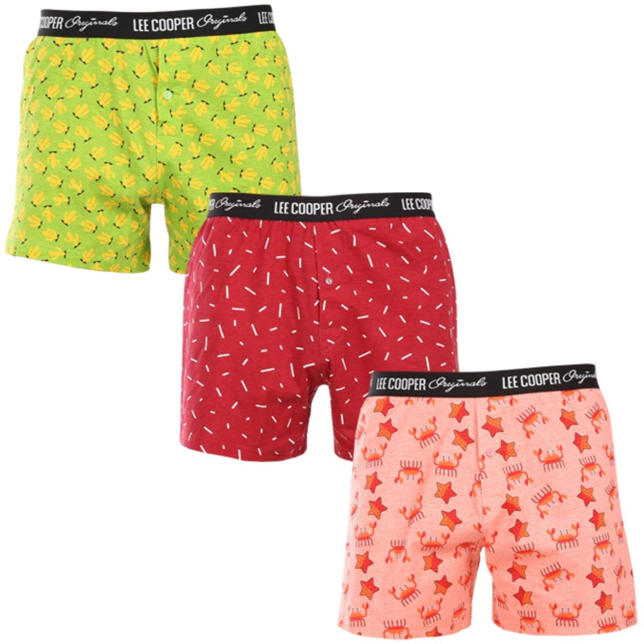 3PACK meeste bokserid Lee Cooper mitmevärviline (3xPO38811/2) XXL.
Nautige maksimaalset mugavust Lee Cooperi meeste lühikeste pükstega, mis ühendavad klassikalise stiili ja kaasaegse disaini.
Kvaliteetne puuvill maksimaalse mugavuse tagamiseks
Püksid on valmistatud 100% puuvillast, mis tähendab mitte ainult pehmust, vaid ka suurt hingavust ja loomulikku niiskuse imavust.
Kaasaegne disain ja mugav istuvus
Lee Cooperi lühikesed püksid annavad sulle maksimaalse liikumisvabaduse ja pakuvad rohkelt ruumi, mis tagab mugavuse kogu päeva jooksul.
Miks Lee Cooperi lühikesed püksid on proovimist väärt

100% puuvillast, mis tagab maksimaalse mugavuse: Loomulikult hingav ja pehme materjal, mis juhib niiskust ja on nahale õrn.
Mugav lahtine istuvus: Tagab liikumisvabaduse ja mugavuse kogu päeva jooksul, sobib ideaalselt vabaaja kandmiseks ja magamiseks.
Kaasaegne disain ja elastne vöökoht: Stiilne välimus, mida täiendab mugav kummi, mis ei suru ja hoiab ideaalselt keha peal.

Lee Cooperi aluspesu sobib sulle igas olukorras
Briti kaubamärk Lee Cooper on tuntud kogu maailmas ja tema portfell on väga lai.
Kuidas hoolitseda Lee Cooperi lühikeste pükste eest?
Selleks, et teie lemmikpüksid kestaksid kaua, soovitab ta järgida järgmisi juhiseid.

Pesumaja: Soovitame pükste välimuse ja kvaliteedi säilitamiseks pesta maksimaalselt 40 °C juures sarnaste värvidega.
Kuivatamine: Pükse võib kuivatada madalal temperatuuril, kuid ideaalne on lasta neil õhu käes kuivada, et vältida materjali kokkutõmbumist.
Triikimine: Puuvillast materjali võib triikida, kuid soovitame triikida seestpoolt väljapoole keskmisel kuumusel, et vältida elastse materjali kahjustamist.

Vihje: Hakka pesu hoolduseksperdiks koos nõuandeid meie artiklist ja andke oma lemmiktükkidele väärilist hoolt.