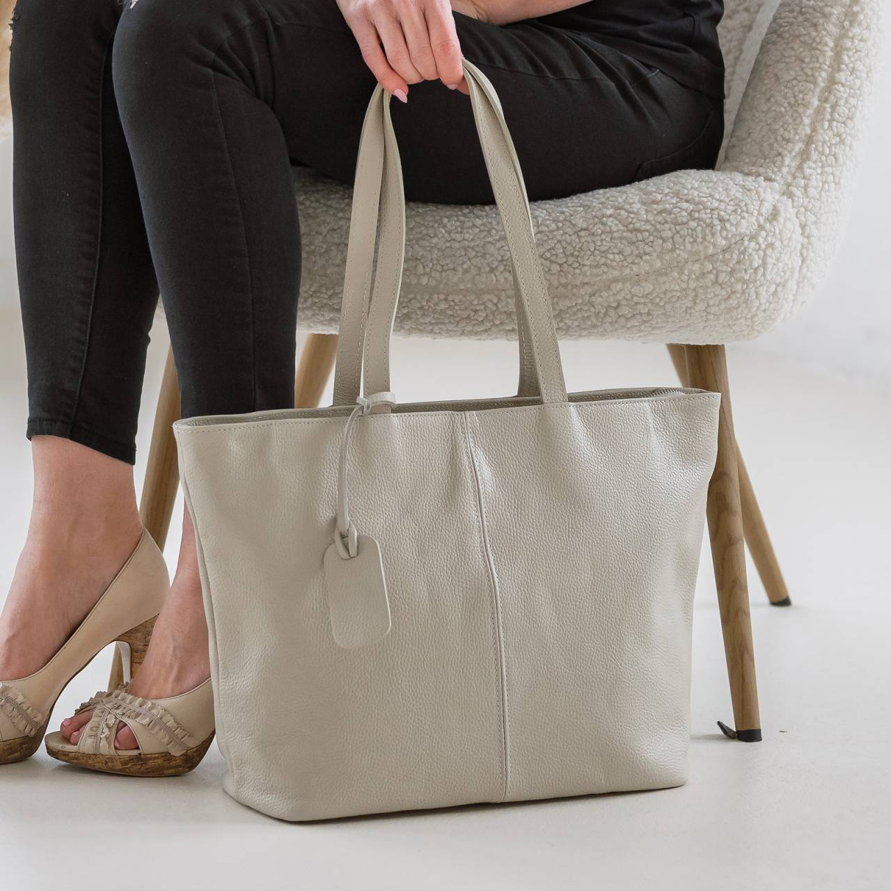 Dámska kožená kabelka Italia Zitta - svetlo šedá.