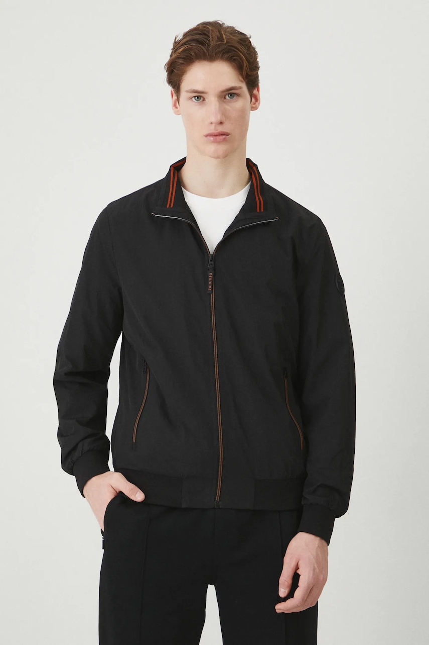 Bunda Medicine pánska, čierna farba, prechodná.