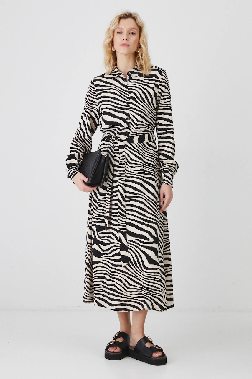 Šaty Medicine viac farieb, midi, áčkový strih.