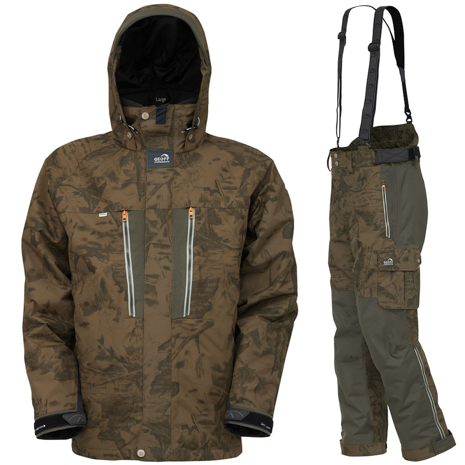 Geoff anderson komplet dozer 6 + urus 6 maskáč-veľkosť xl.
 Prednosti bundy Dozer 6 
 
 100% nepremokavá a odolná aj slanej vode 
 100% vetru odolná 
 Paropriepustná 
 Odolná voči oderom a oterom 
 Dve predné vodeodolné vrecká umiestnené na hrudníku 
 Dve nepremokavé samotesniace vrecká.
 Jedno veľké zadné vrecko 
 Vnútorné vodeodolné vrecko „Napoleon“ skryté za klopami 
 Jedno vnútorné zipsové vrecko 
 Optimálny strihový dizajn 
 Extrémna odolnosť aj pri väčších záťažiach pri používaní 
 3D tvarovateľná kapucňa s jednodotykovým nadstavovaním 
 Prekrytie zipsu s mikroflísom 
 Šité rukávy do uhla, ktoré nekladú žiadny odpor pri činnostiach 
 Manžeta na rukáve s dierkou na palec ktorá chráni zápästie voči chladu 
 
 Prednosti nohavíc URUS 6 
 
 Garancia 100% nepremokavé a odolne aj voči slanej vode 
 100% vetru odolné 
 Paropriepustná podšívka 
 Odolné voči oderom a oterom 
 Zvýšený zadný pás, ktorý chráni pred chladom 
 Nízka hmotnosť a vysoká pevnosť 
 Nastaviteľné a odnímateľné traky 
 Jemná podšívka odvádzajúca paru a pot 
 Všité puzdro na mobilný telefón v pravom vrecku 
 Dve priestranné box vrecká s vodeodolnými zipsami 
 Prepracovaný sklon vrecka 
 Až 35 cm spodný bočný otvárací vodeodolný zips na vysokú obuv.
 Vysoká voľnosť pohybu 
 Netoxické a certifikované materiály 
 
 Odporúčame: používajte kvalitné značkové oblečenie a dodržujte princíp 3 vrstiev – dbajte aby všetky vrstvy oblečenia odvádzali pot a paru, len vtedy má membránové oblečenie zmysel, znásobí Vaše zážitky neskutočným pocitom sucha a spoľahlivo ochráni vaše zdravie.
 O značke Geoff Anderson Chcete vždy najvyššiu kvalitu?