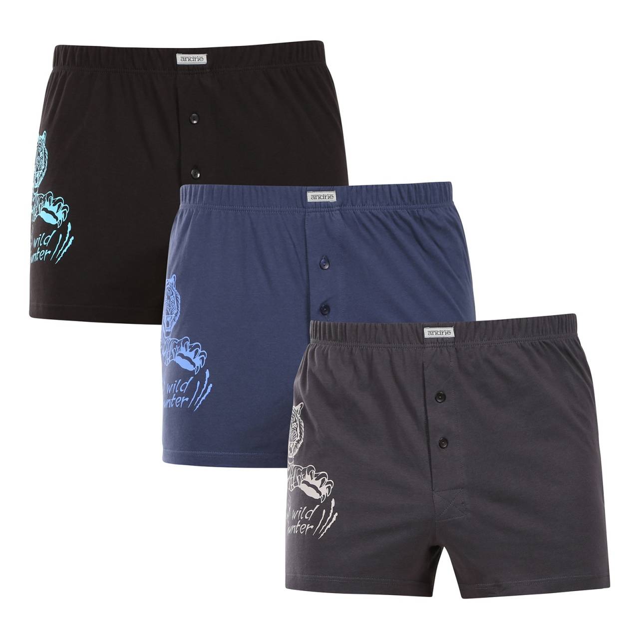 3PACK Boxers para homem Andrie multicolorido (PS 5853) XL.
Adicione uma peça confortável e elegante ao seu guarda-roupa com os calções Andrie para homem multipack em cores clássicas.
Material de alta qualidade para conforto durante todo o dia
Os calções Andrie são fabricados em 100% algodão e oferecem suavidade e respirabilidade.
Design elegante e ajuste confortável
O trio de calções apresenta padrões subtis em diferentes cores que conferem um aspeto moderno e originalidade ao seu guarda-roupa.
Porquê comprar calções Andrie?

Material 100% algodão para maior suavidade e conforto.


Ajuste clássico e solto para o máximo conforto.


Designdecente que se adequa a qualquer ocasião.

A Andrie oferece roupa interior checa para homens que sabem o que querem
Os calções para homem Andrie distinguem-se pelos seus materiais agradáveis e pela qualidade de fabrico.
Como cuidar dos calções de Andrie
Siga estes passos simples para manter a qualidade e o conforto dos seus calções:

Lavandaria: Lavar a uma temperatura máxima de 40 °C com detergentes suaves para manter o material macio e os padrões intensos.


Secagem: Não secar os calções na máquina de secar, recomendamos que os deixe secar ao ar livre.


Passar a ferro: Para obter um aspeto suave, pode passar os calções a ferro a uma temperatura baixa.

Sugestão: Torne-se um especialista em manutenção de lingerie com as dicas do nosso artigo e dê às suas peças favoritas o cuidado que elas merecem.