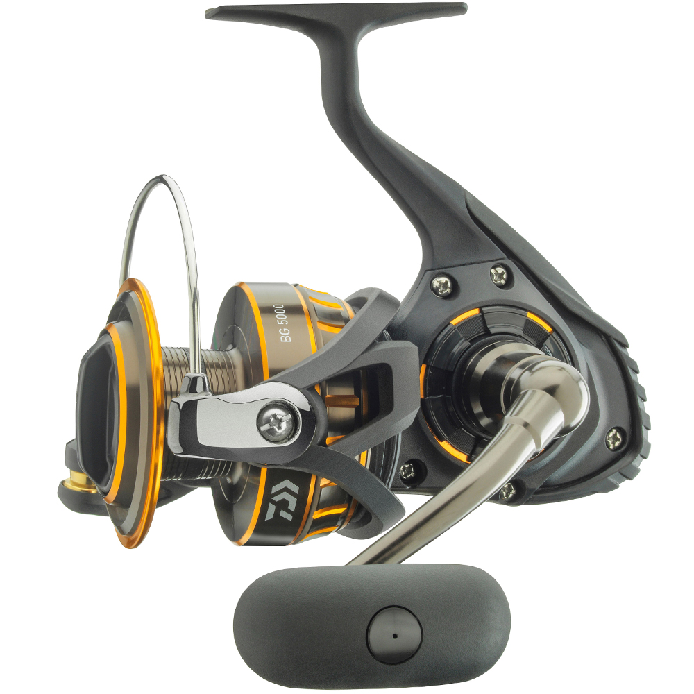 Daiwa navijak bg 3500.
 
 
  
 
 
 
 Povrch navijakov prešiel špeciálnou procedúrou úpravy a je opatrený bezfarebným povrchom, ktorý chráni navijak proti odieraniu a olupovaniu farby, obzvlášť pri náročnom rybolove na mori.
 Klučka navijaku je pevne priskrutkovaná k telu a je vysoko odolná proti krúteniu či ohnutiu.
