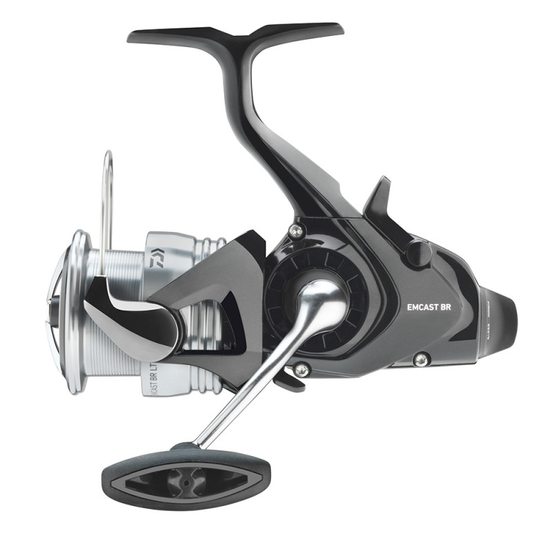 Daiwa navijak 24 emcast br lt 3000.
 Vlastnosti: •LT konštrukcia - ľahšia a odolná •Brzdný systém: Navijak je vybavený kvalitným brzdným systémom, ktorý umožňuje hladké a presné nastavenie brzdy, čo je kľúčové pri love väčších rýb.