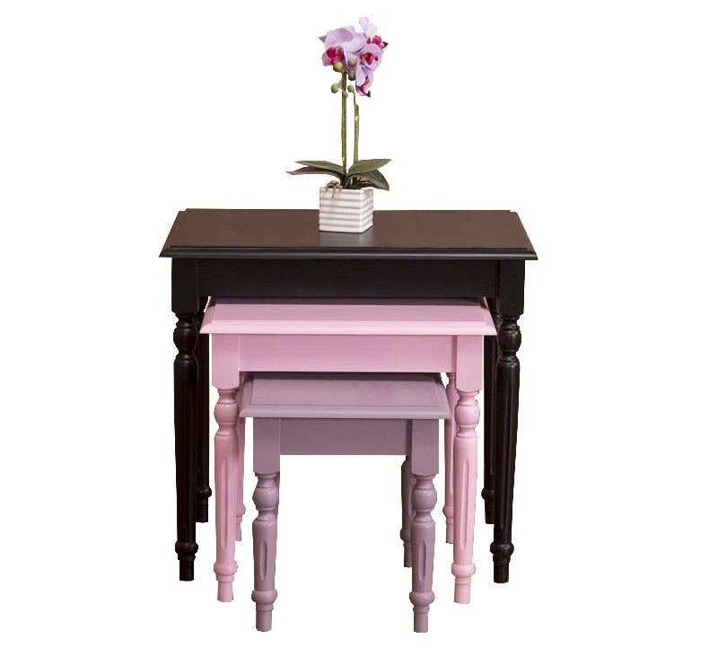 Set odkladacích stolíkov percy 80 - čierna/ružová/fialová.

 

Odkladacie stolíky z poctivého borovicového dreva sa hodia ako do obývacej izby, tak napríklad do predsiene.

 

Kombinácia nesmrteľnej čiernej a dvoch neobvyklých farieb je veľmi zaujímavá a nezvyčajná.

 

Rozmery odkladacích stolíkov Percy 80 sú 64x60x40cm, 49x50x40cm a 34x39x40cm (š, v, h).

 

Pre kompletnú ponuku masívneho nábytku od tohto výrobcu kliknite TU.

 

Farba na fotografii sa môže ľahko líšiť oproti reálnemu výrobku. Príčinou môže byť zobrazovanie farieb monitora či rôzne nasvietenie výrobkov pri fotení.




Z dôvodu výroby masívneho nábytku na zákazku, sme nútení požadovať od zákazníka zálohu v minimálnej výške 30% z ceny nábytku.